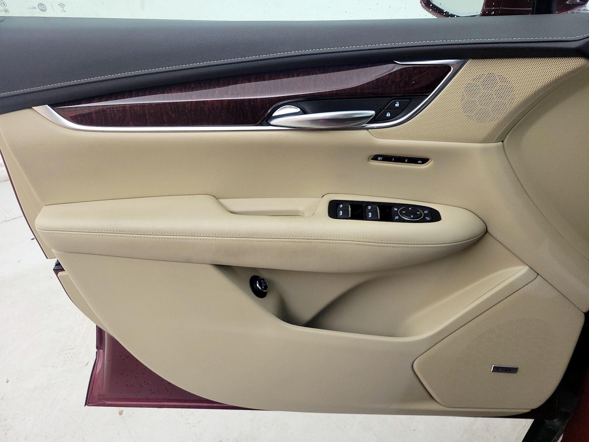 Thumbnail: 2017 Cadillac XT5 - 12