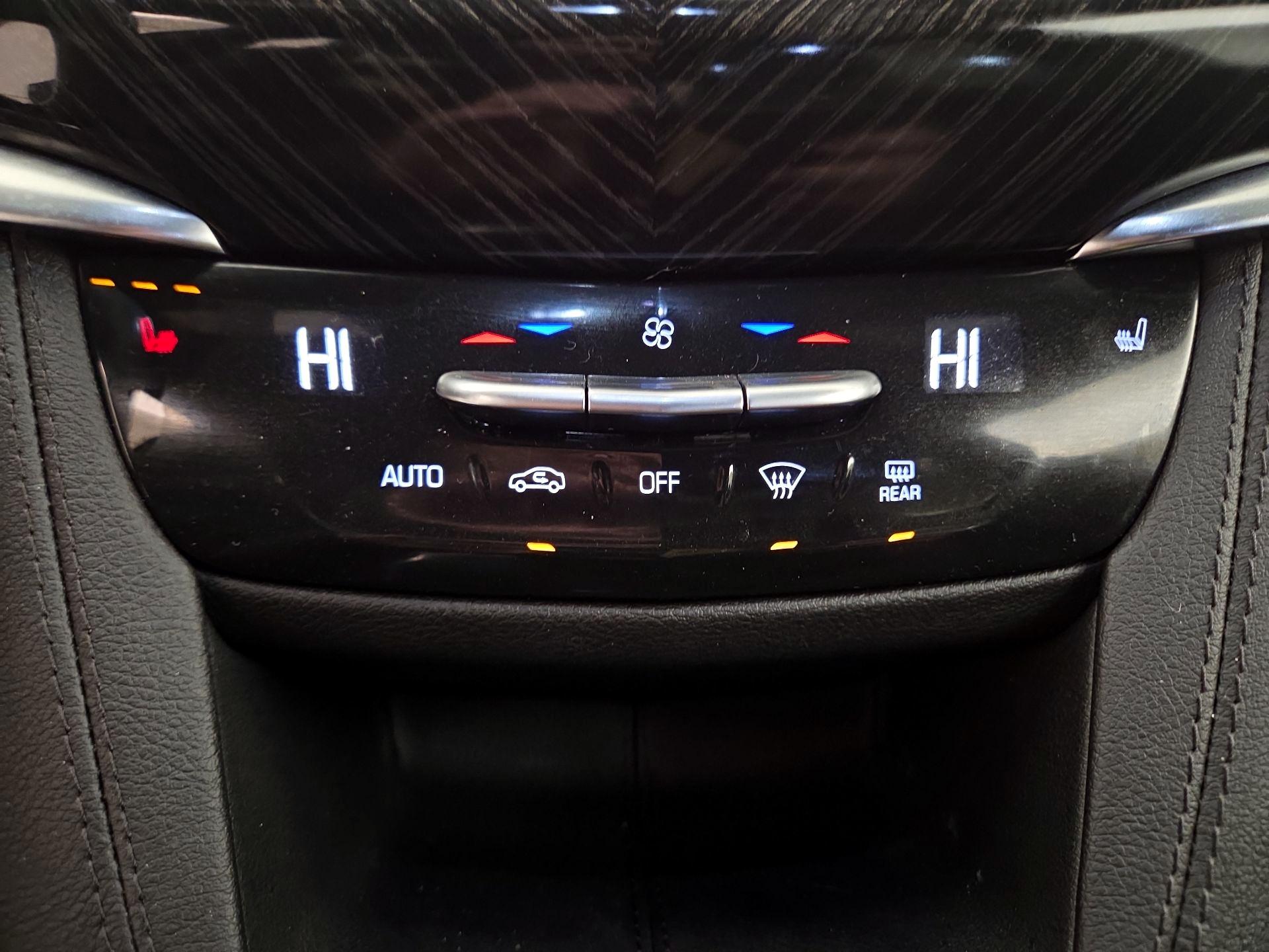 Thumbnail: 2021 Cadillac XT6 - 17