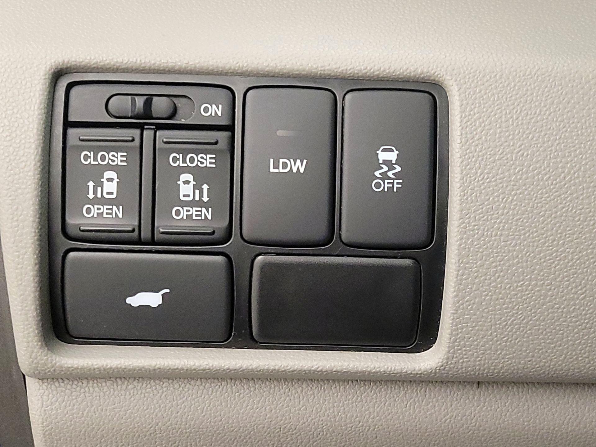 Thumbnail: 2014 Honda Odyssey - 13