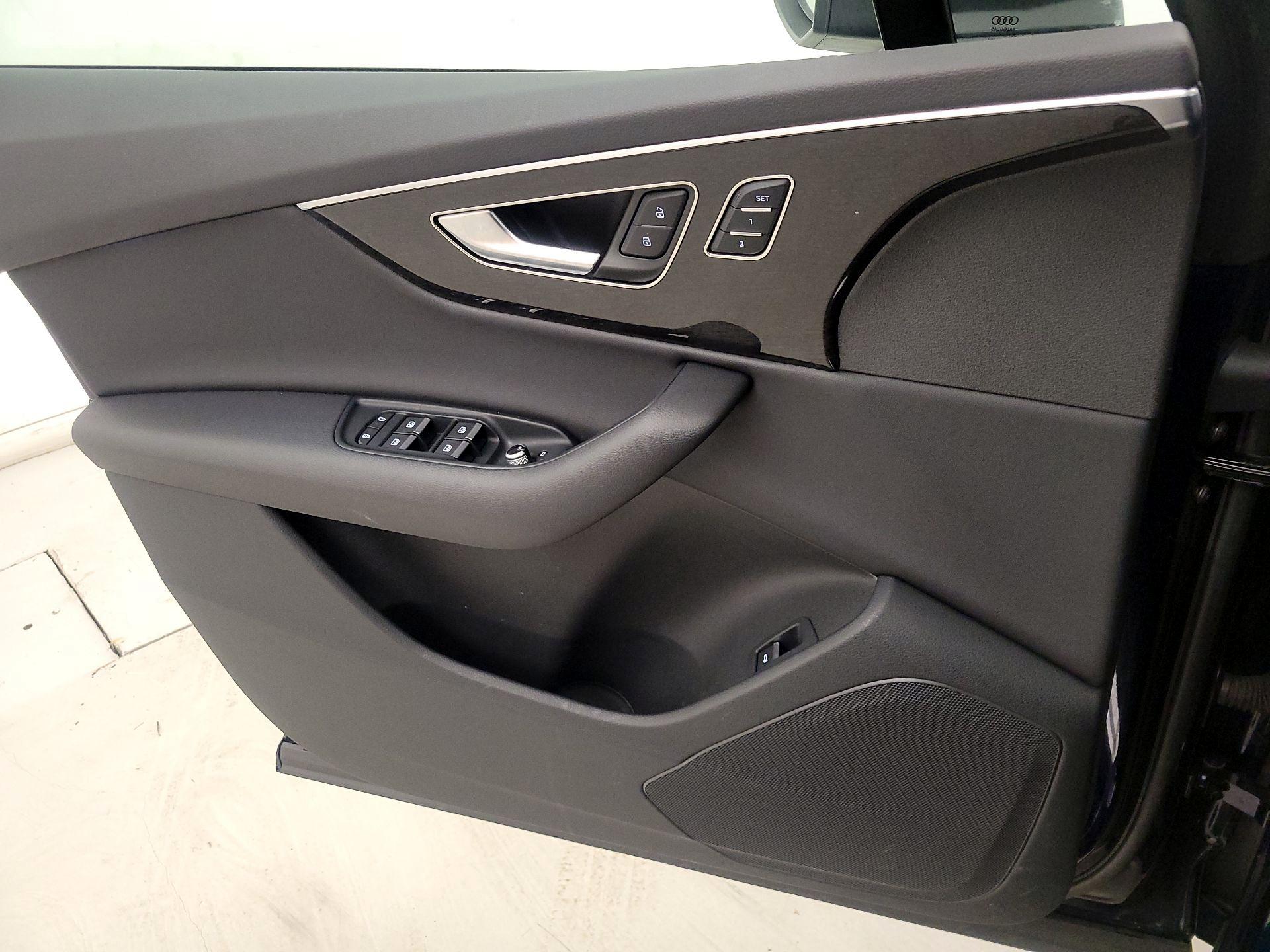 Thumbnail: 2023 Audi Q7 - 12