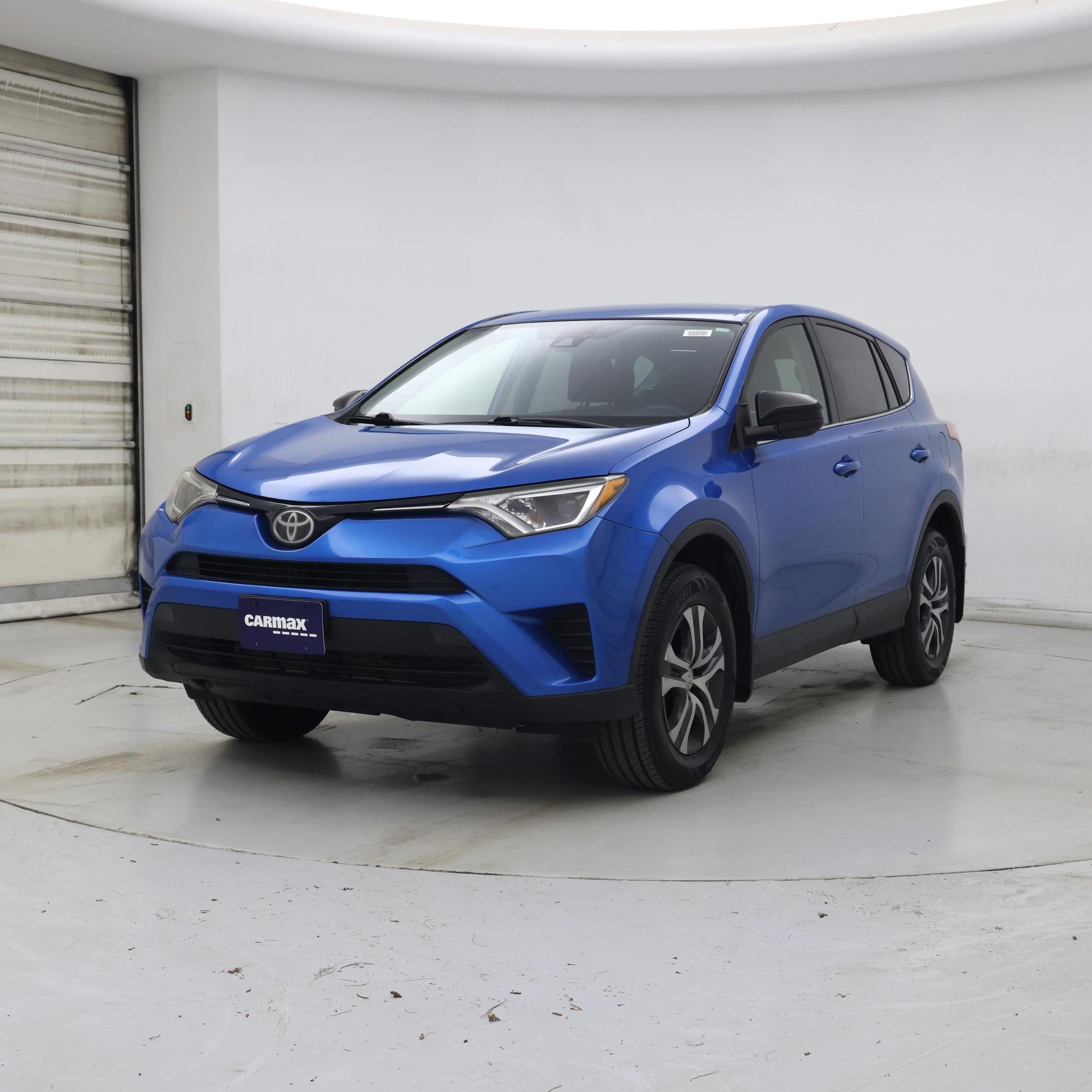 Thumbnail: 2017 Toyota RAV4 - 4
