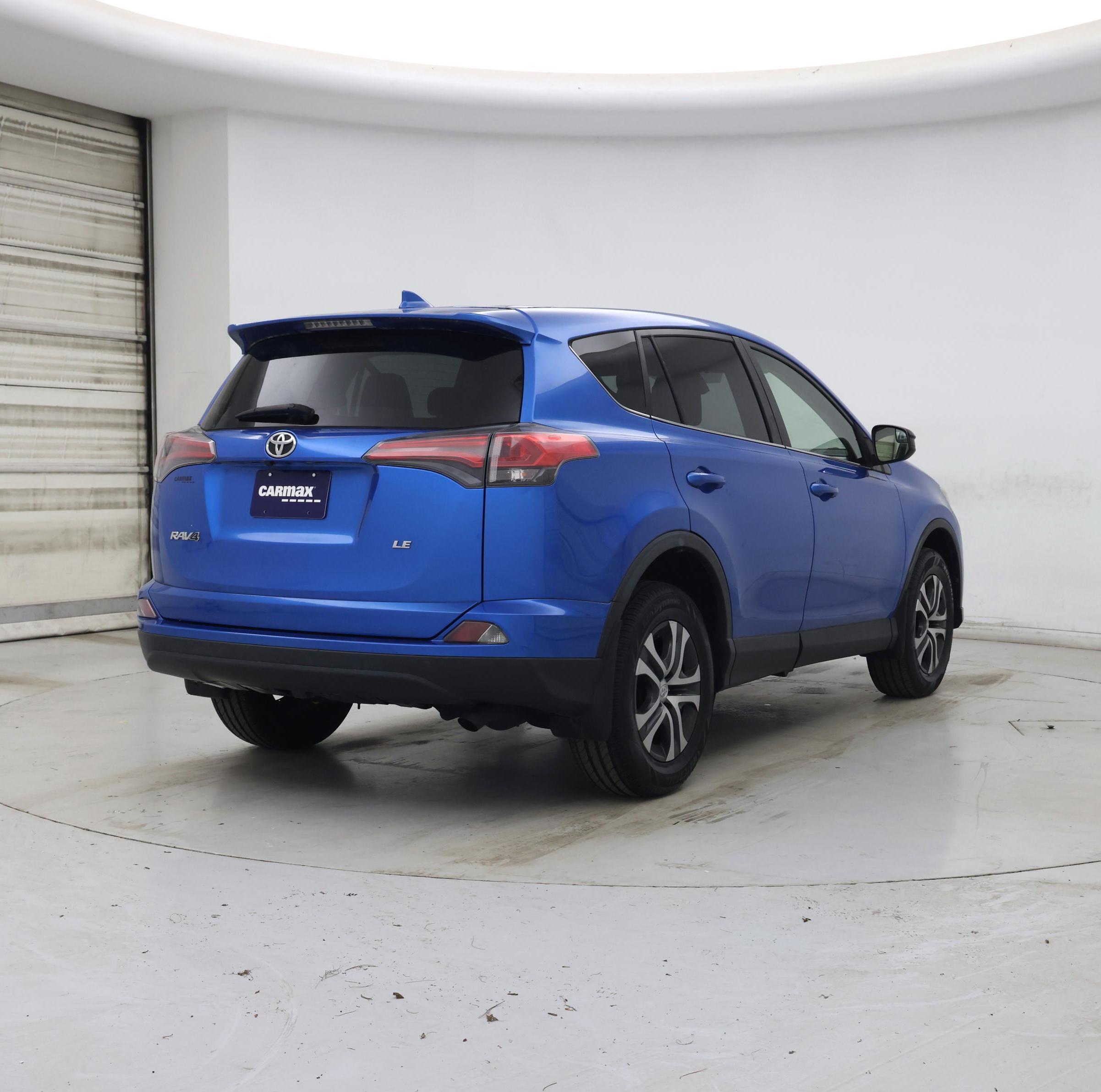 Thumbnail: 2017 Toyota RAV4 - 8