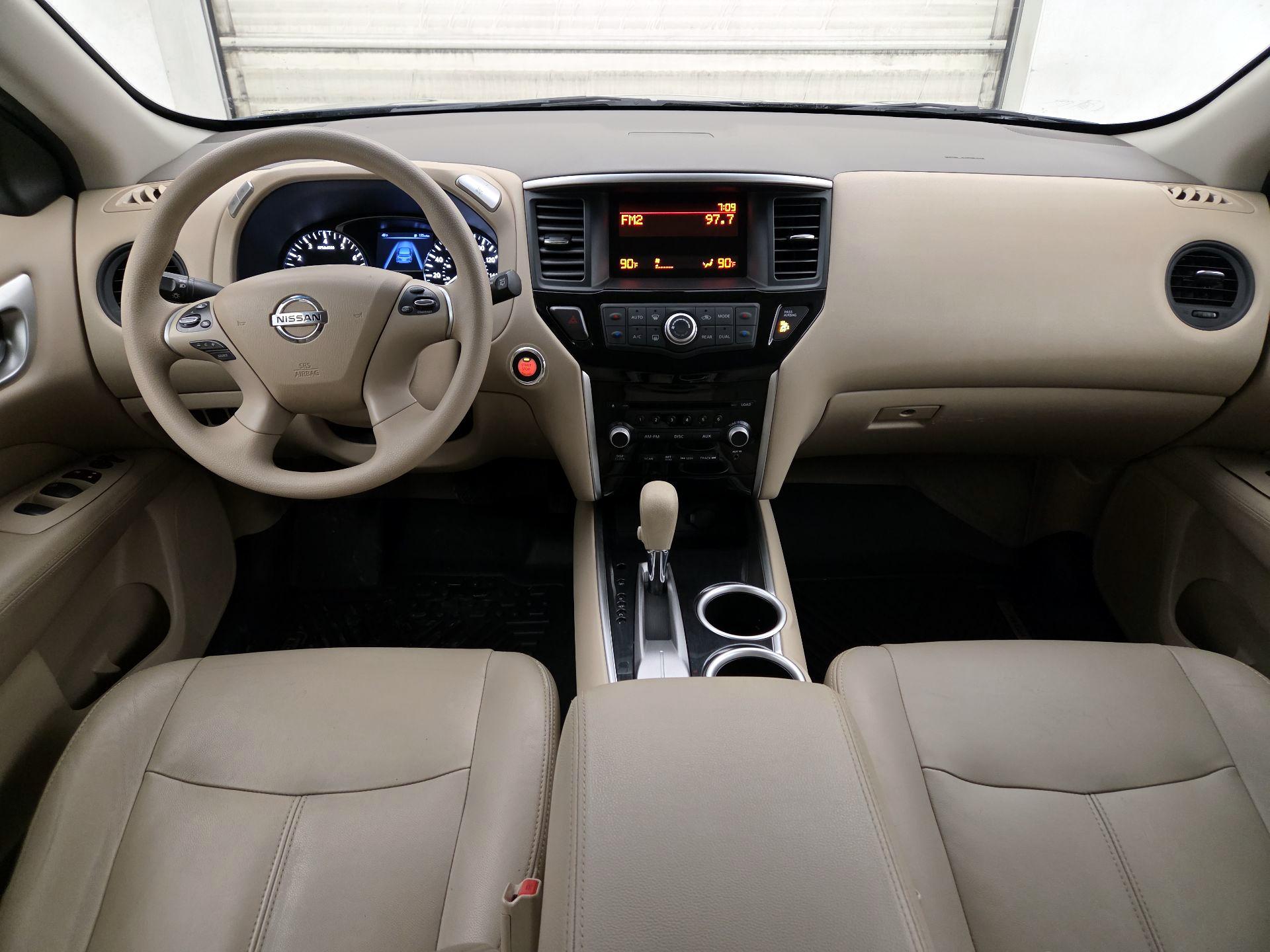 Thumbnail: 2015 Nissan Pathfinder - 9