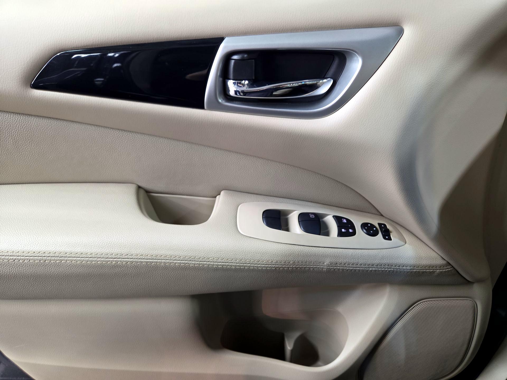 Thumbnail: 2015 Nissan Pathfinder - 12