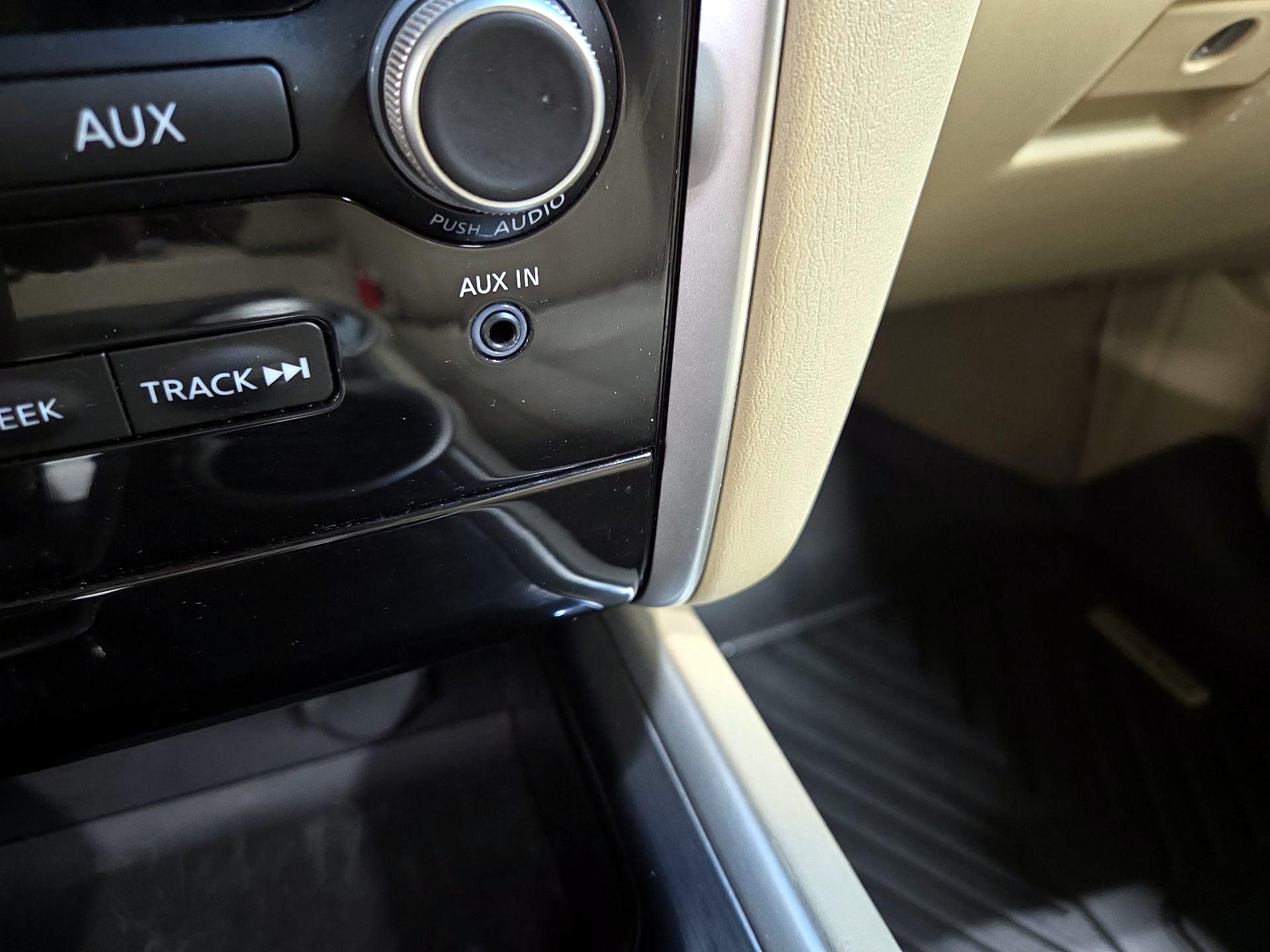 Thumbnail: 2015 Nissan Pathfinder - 17