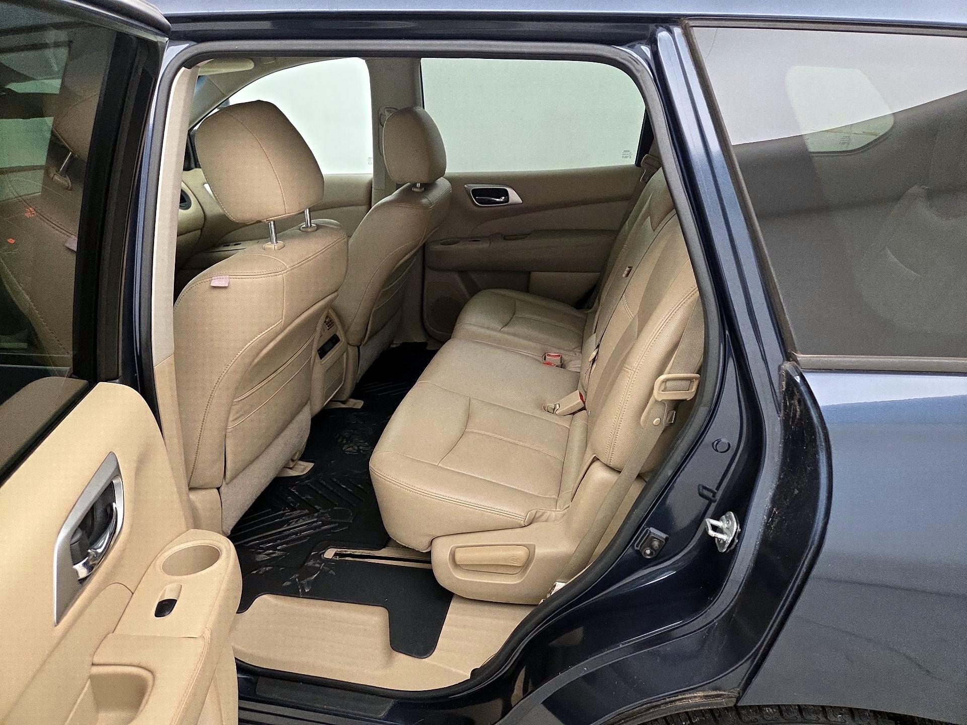 Thumbnail: 2015 Nissan Pathfinder - 18