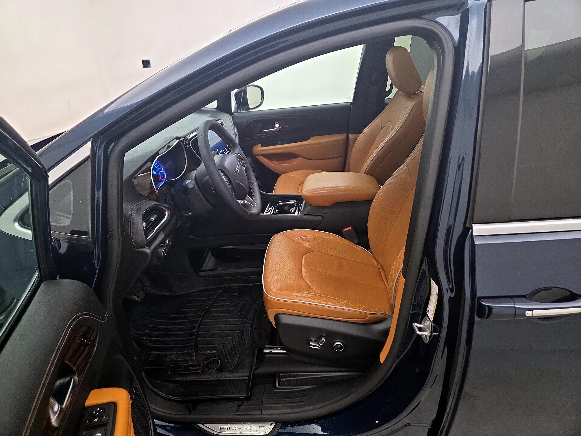 Thumbnail: 2023 Chrysler Pacifica - 11