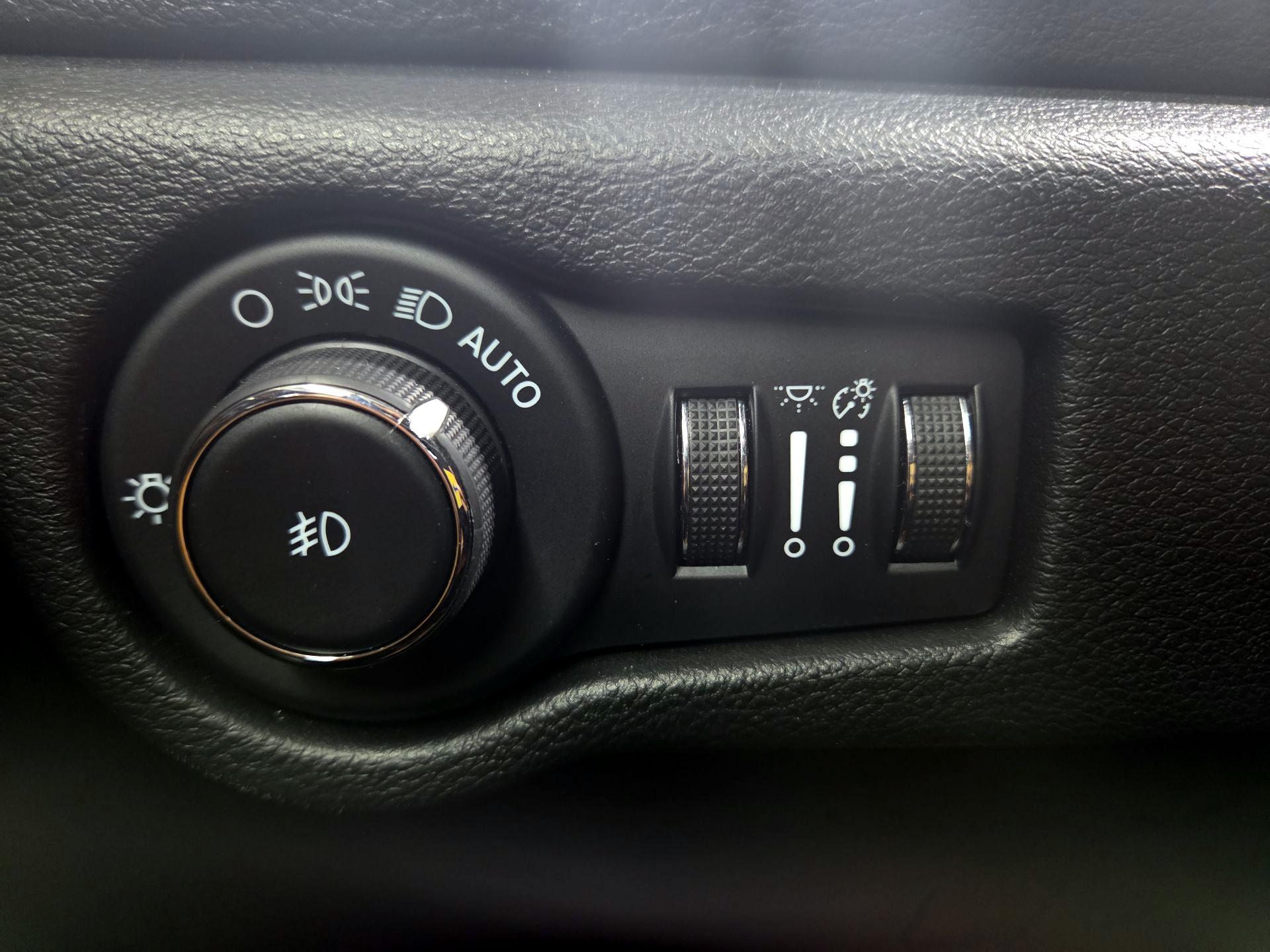 Thumbnail: 2023 Chrysler Pacifica - 13