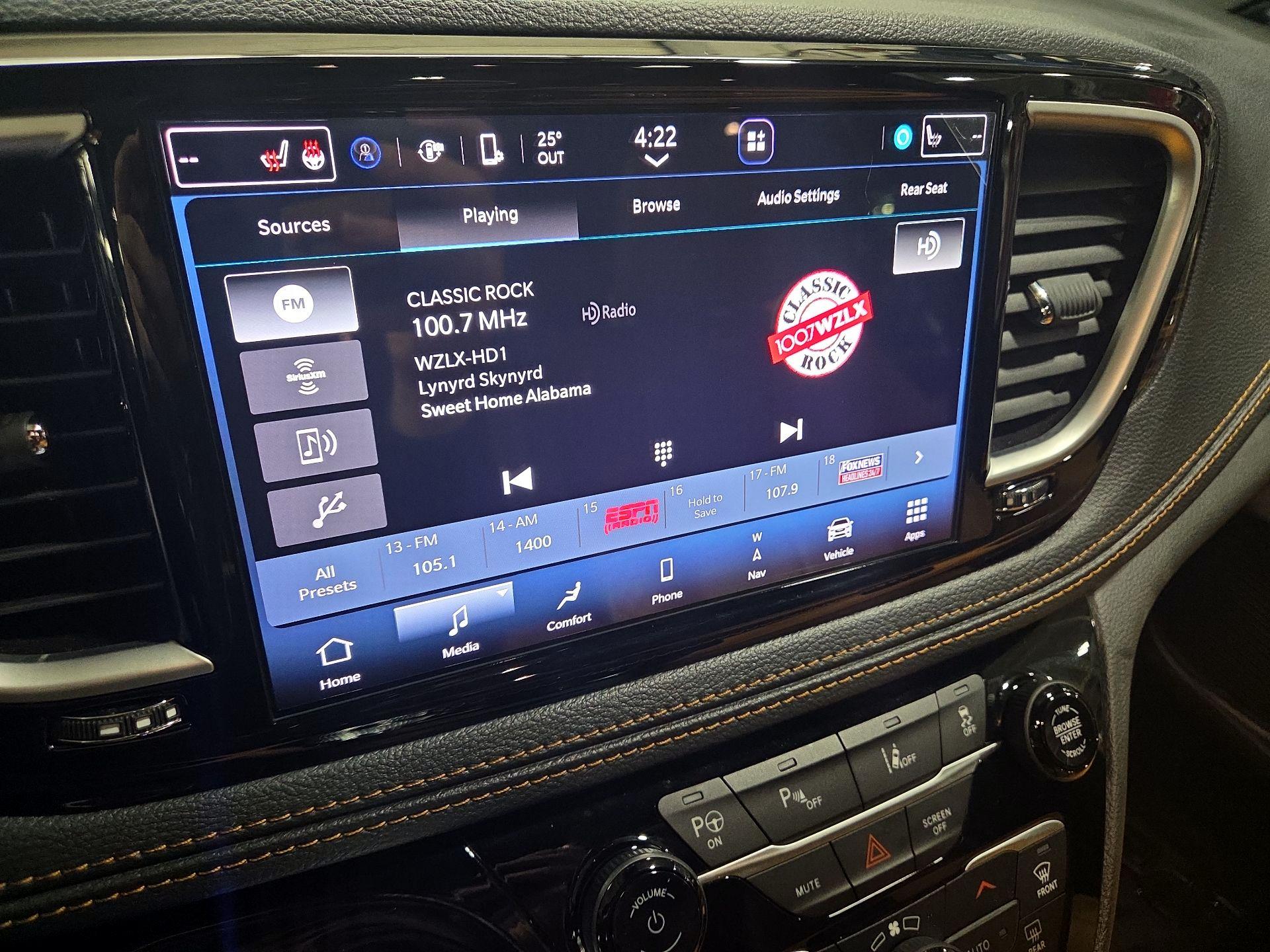 Thumbnail: 2023 Chrysler Pacifica - 16