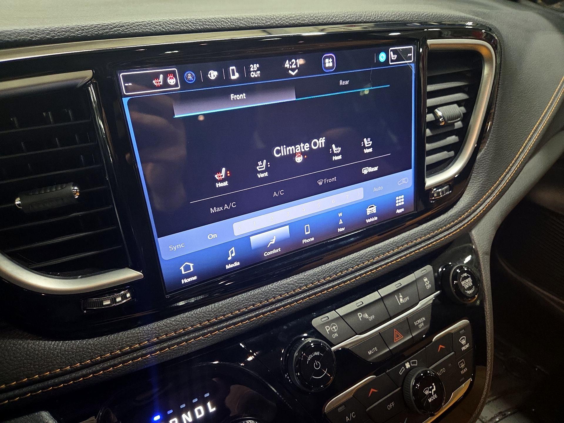 Thumbnail: 2023 Chrysler Pacifica - 17