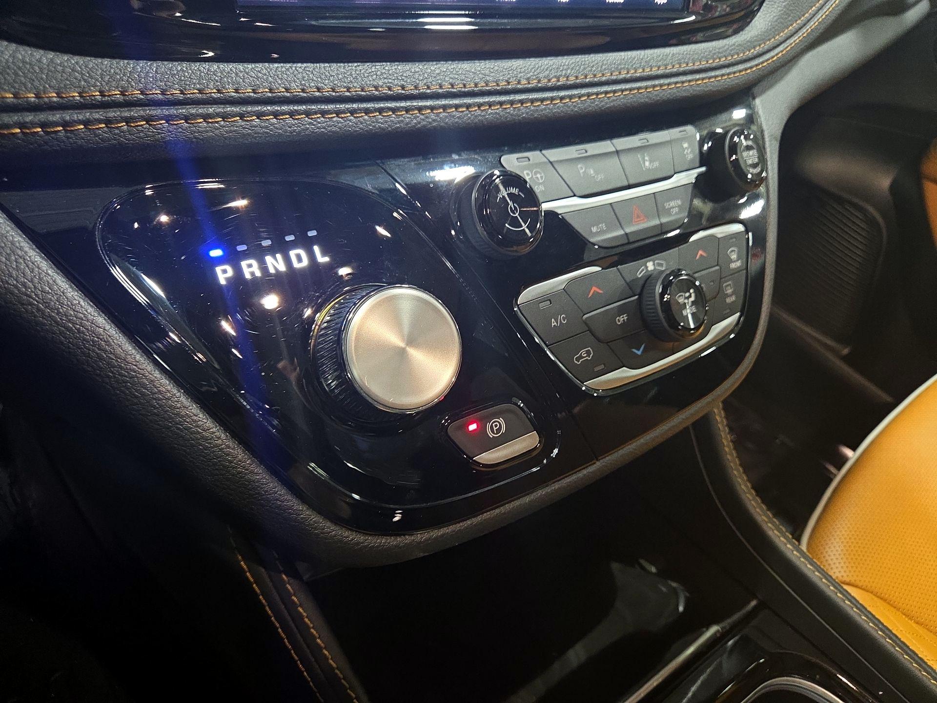 Thumbnail: 2023 Chrysler Pacifica - 18