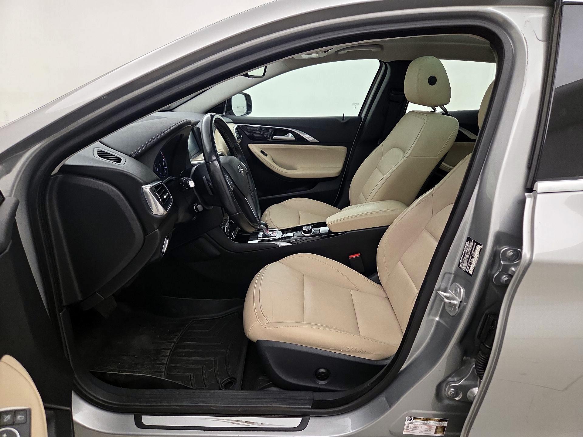 Thumbnail: 2018 INFINITI QX30 - 9
