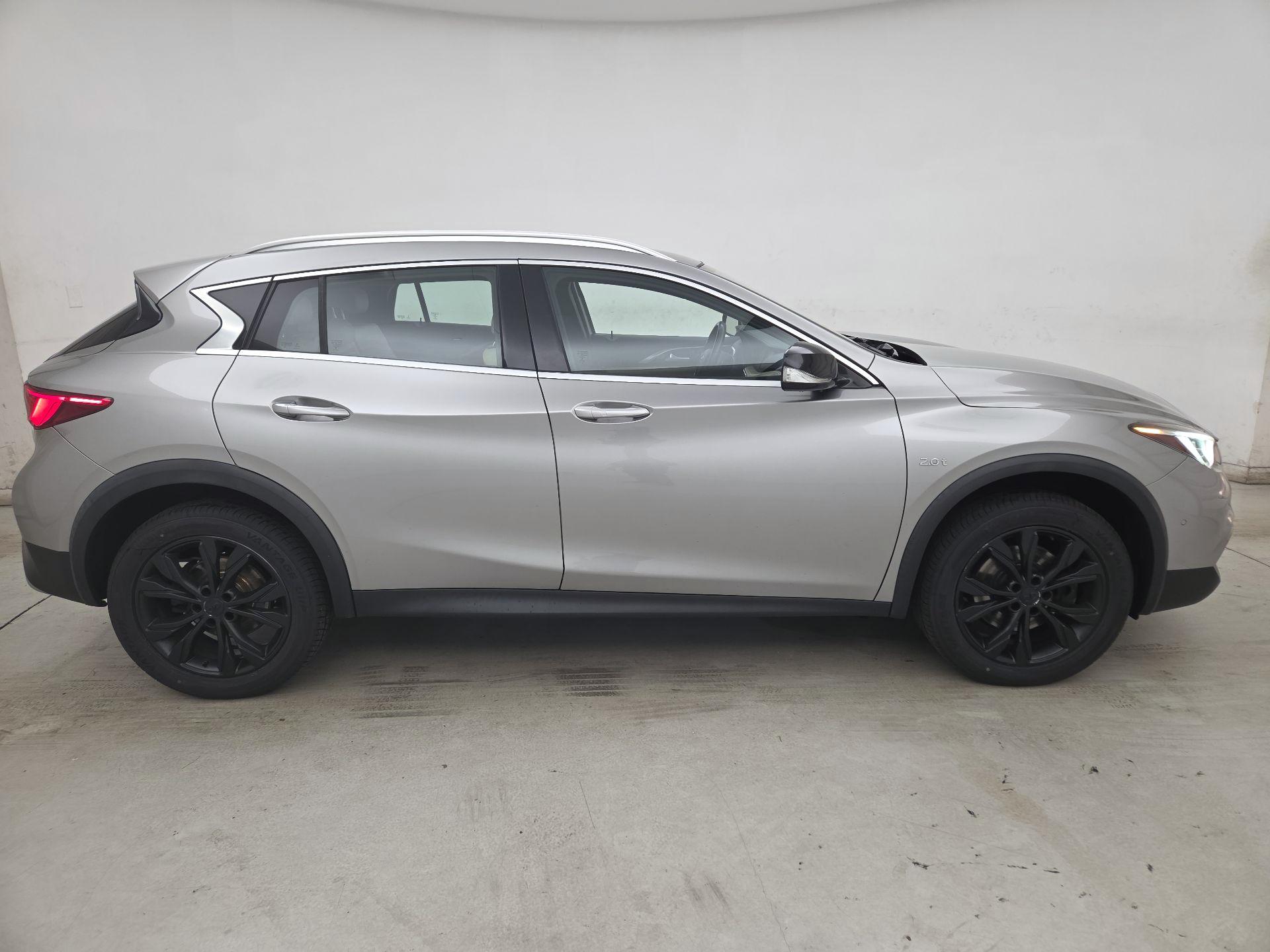 Thumbnail: 2018 INFINITI QX30 - 4
