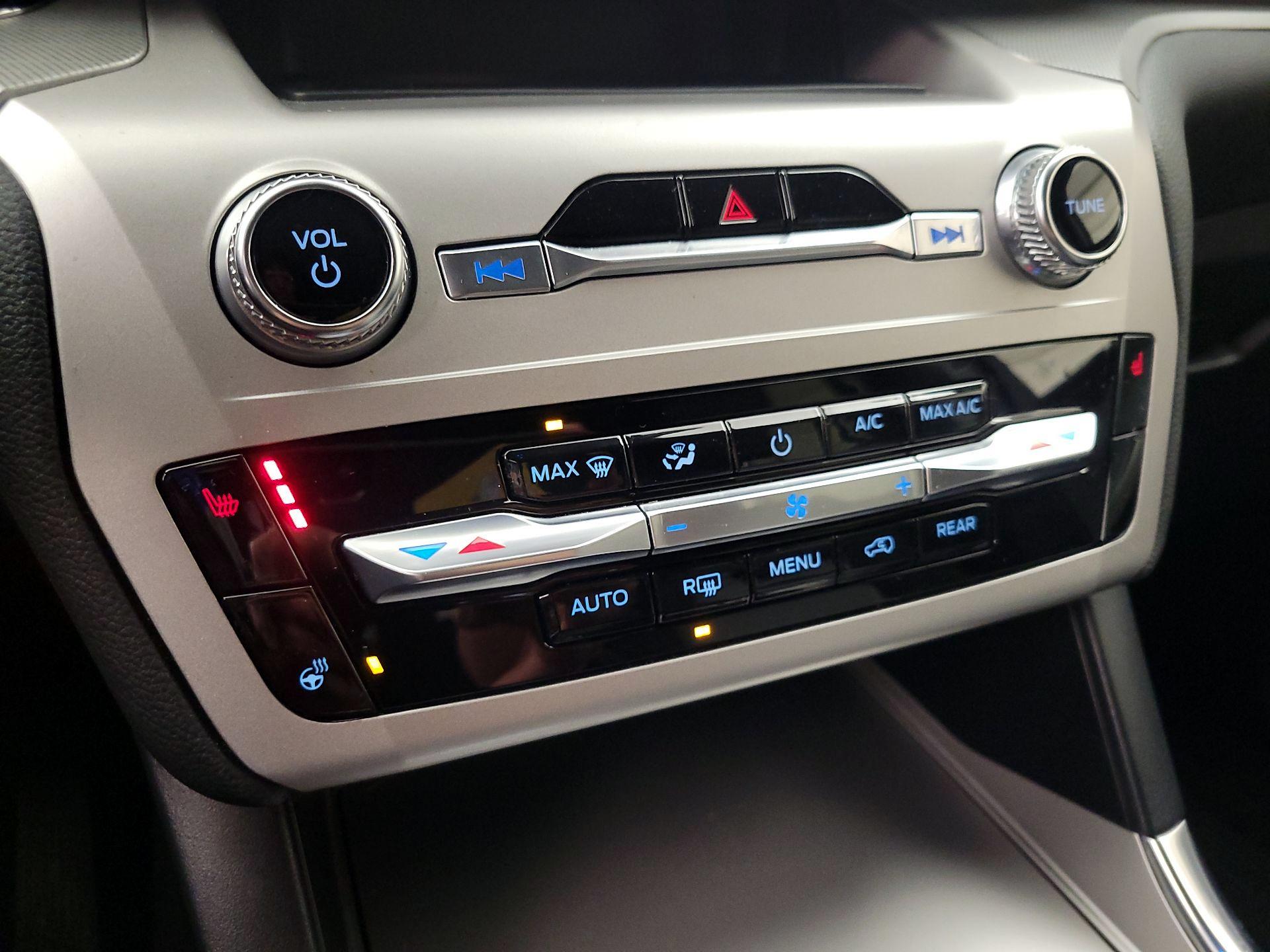 Thumbnail: 2022 Ford Explorer - 17