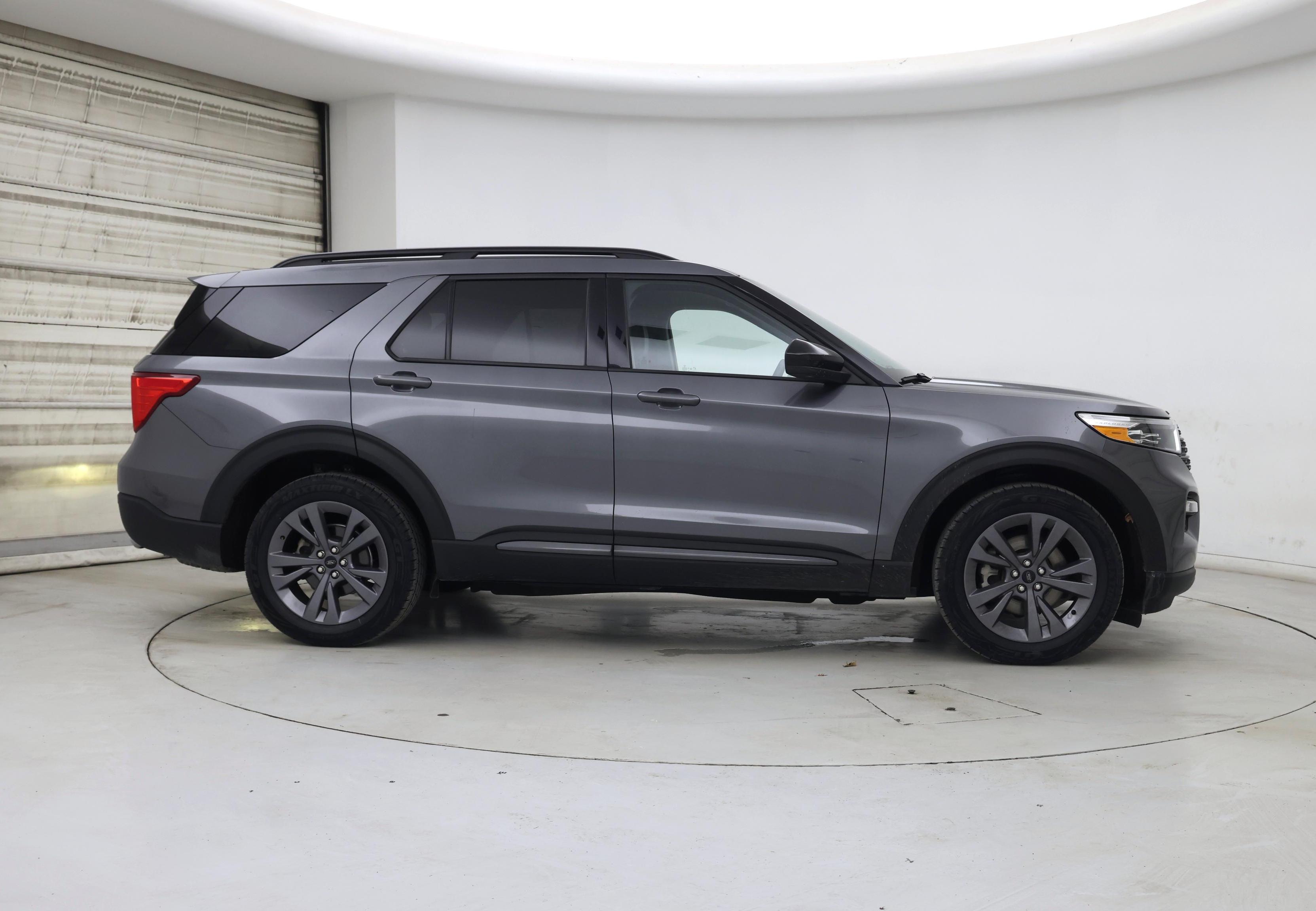 Thumbnail: 2022 Ford Explorer - 7