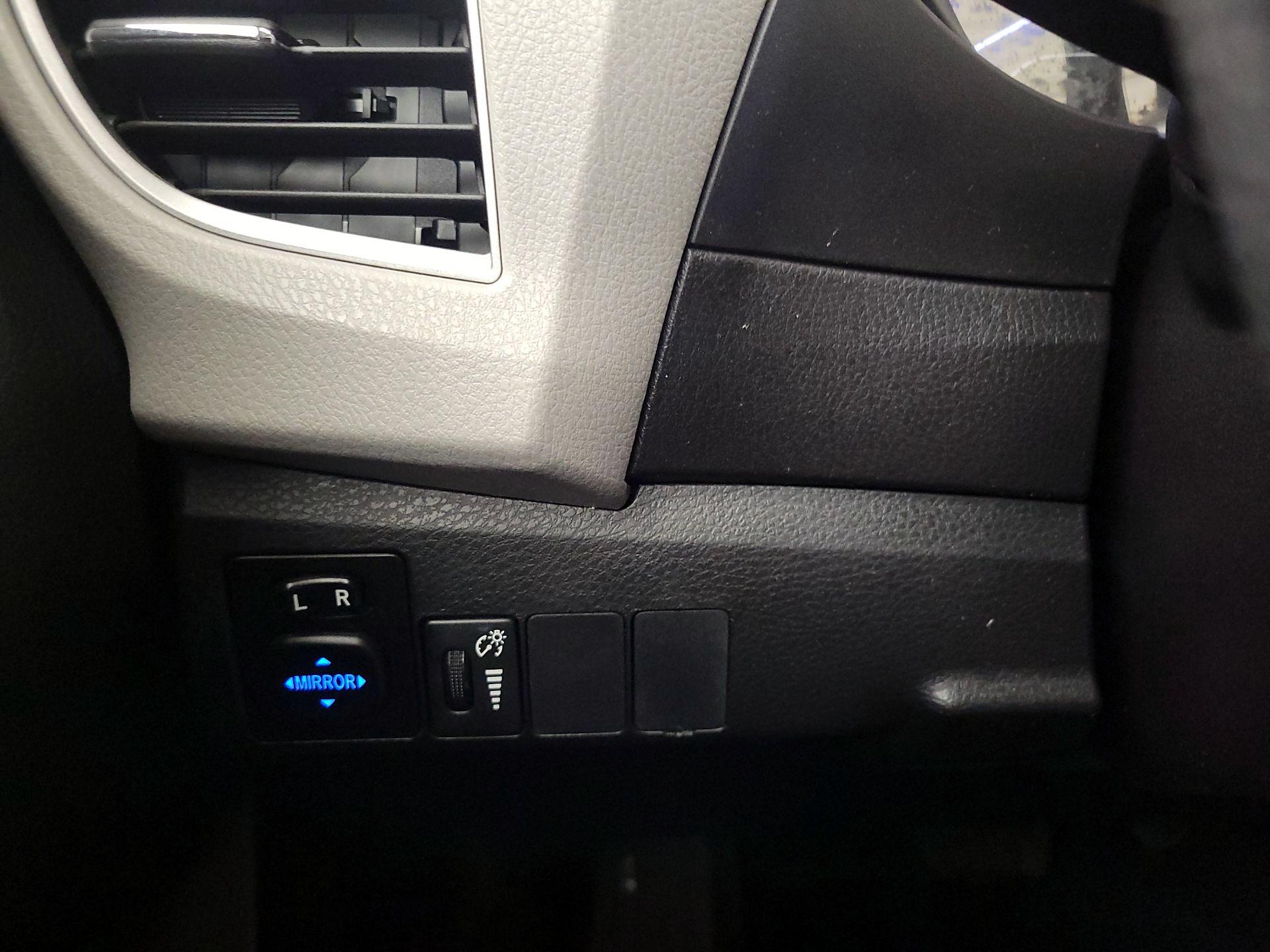 Thumbnail: 2016 Toyota Corolla - 13