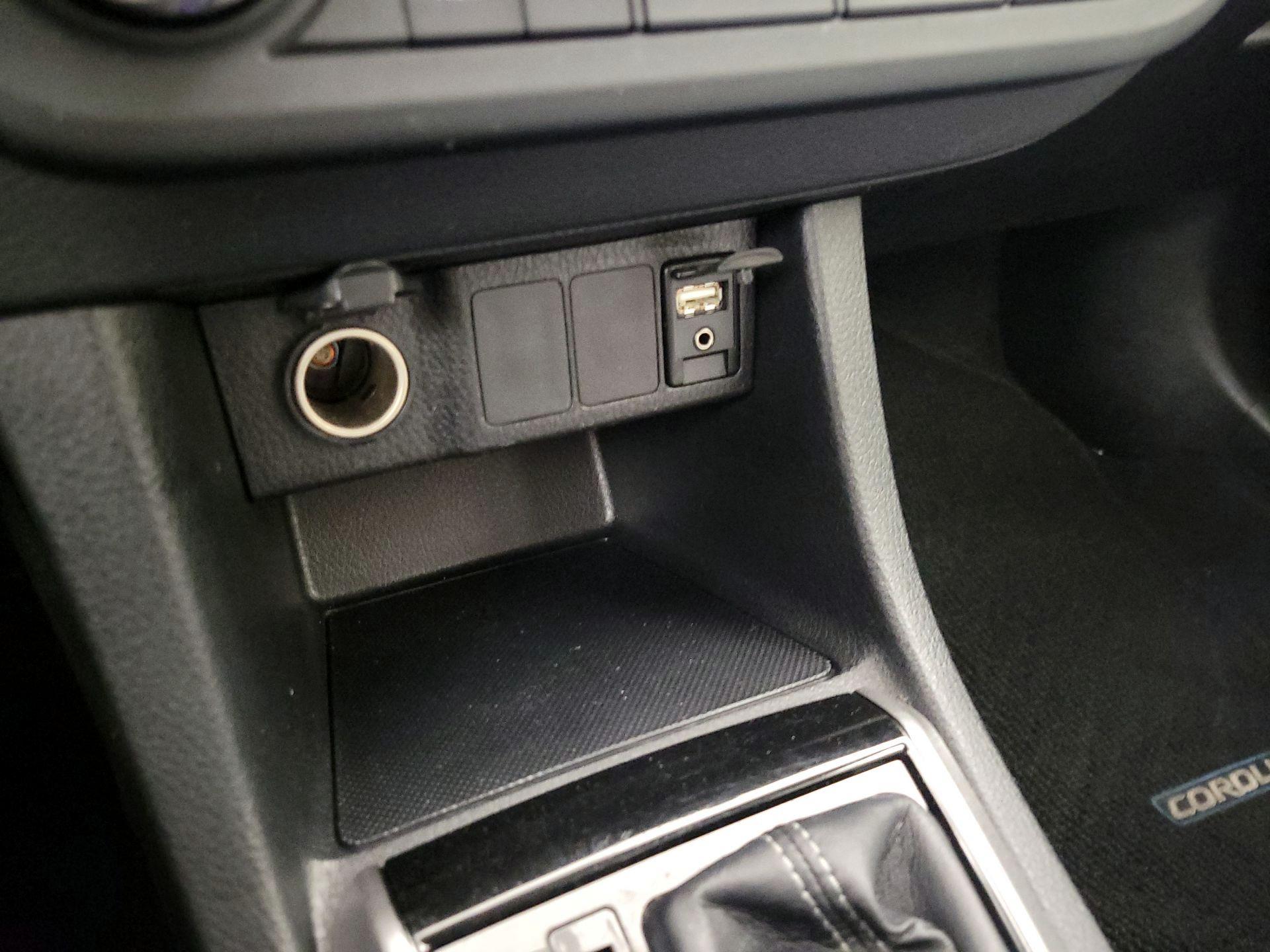 Thumbnail: 2016 Toyota Corolla - 18