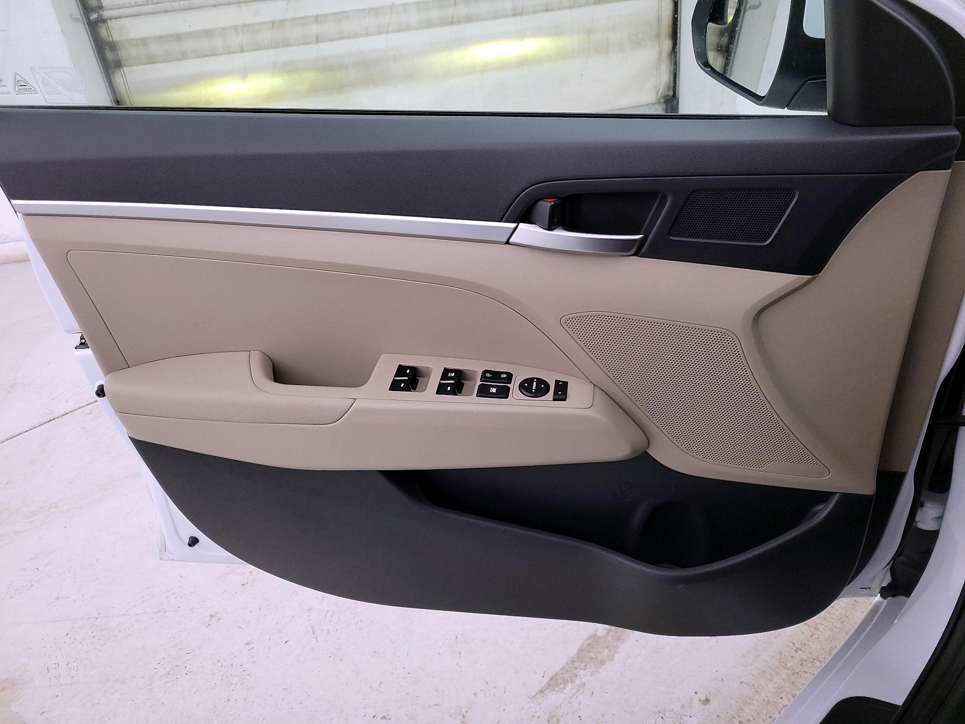 Thumbnail: 2020 Hyundai Elantra - 12