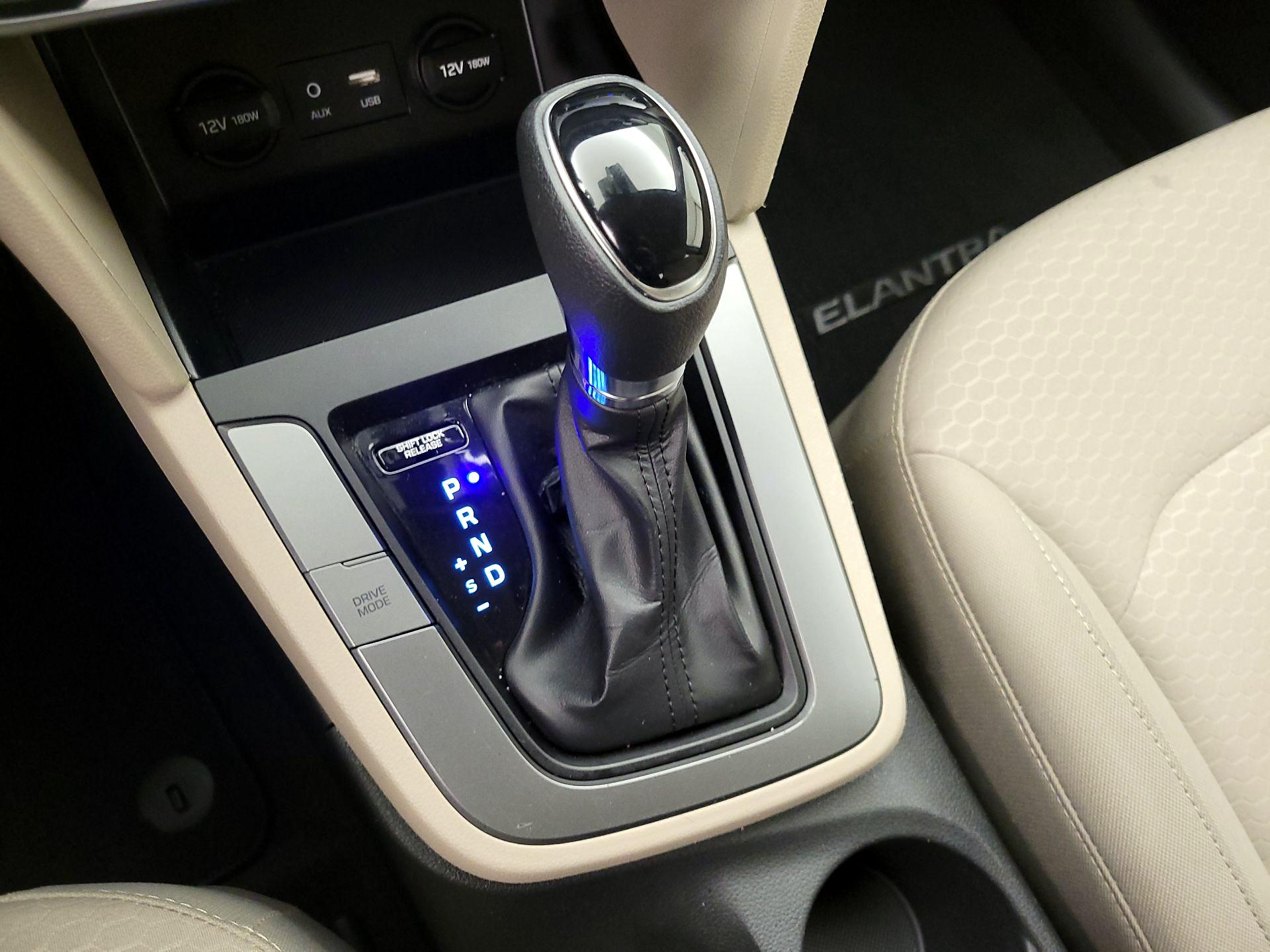 Thumbnail: 2020 Hyundai Elantra - 17