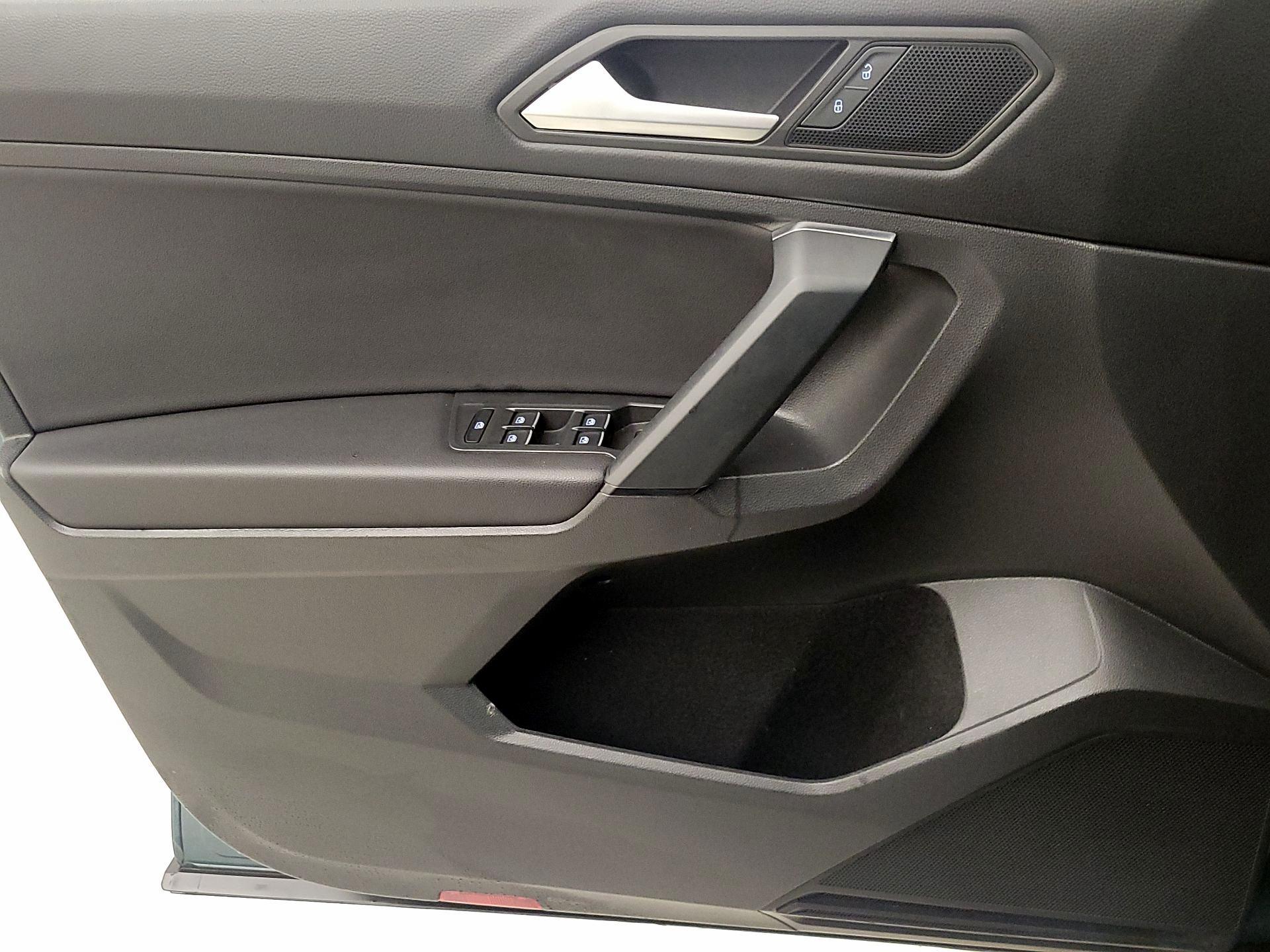 Thumbnail: 2019 Volkswagen Tiguan - 12