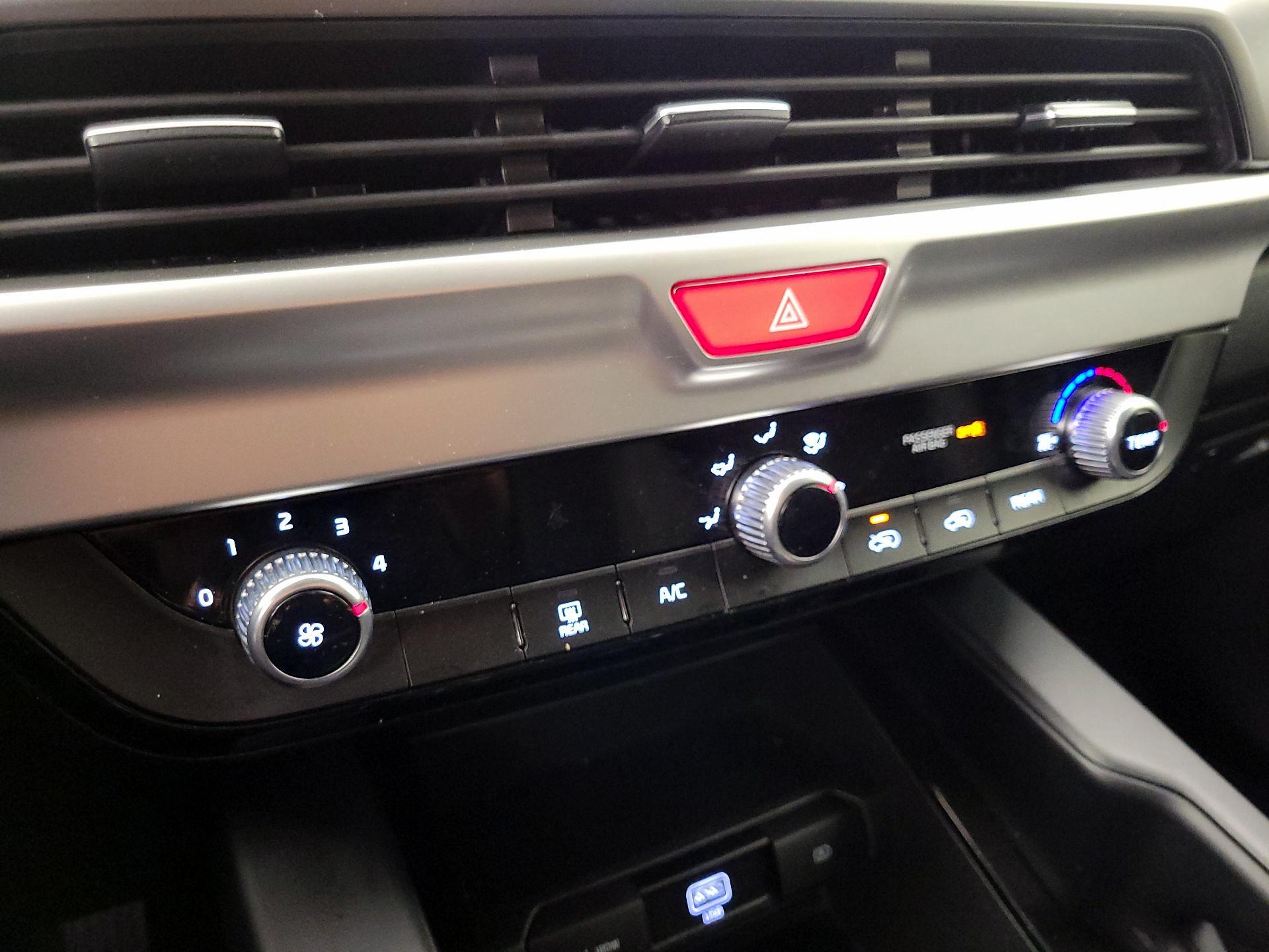 Thumbnail: 2020 Kia Telluride - 16