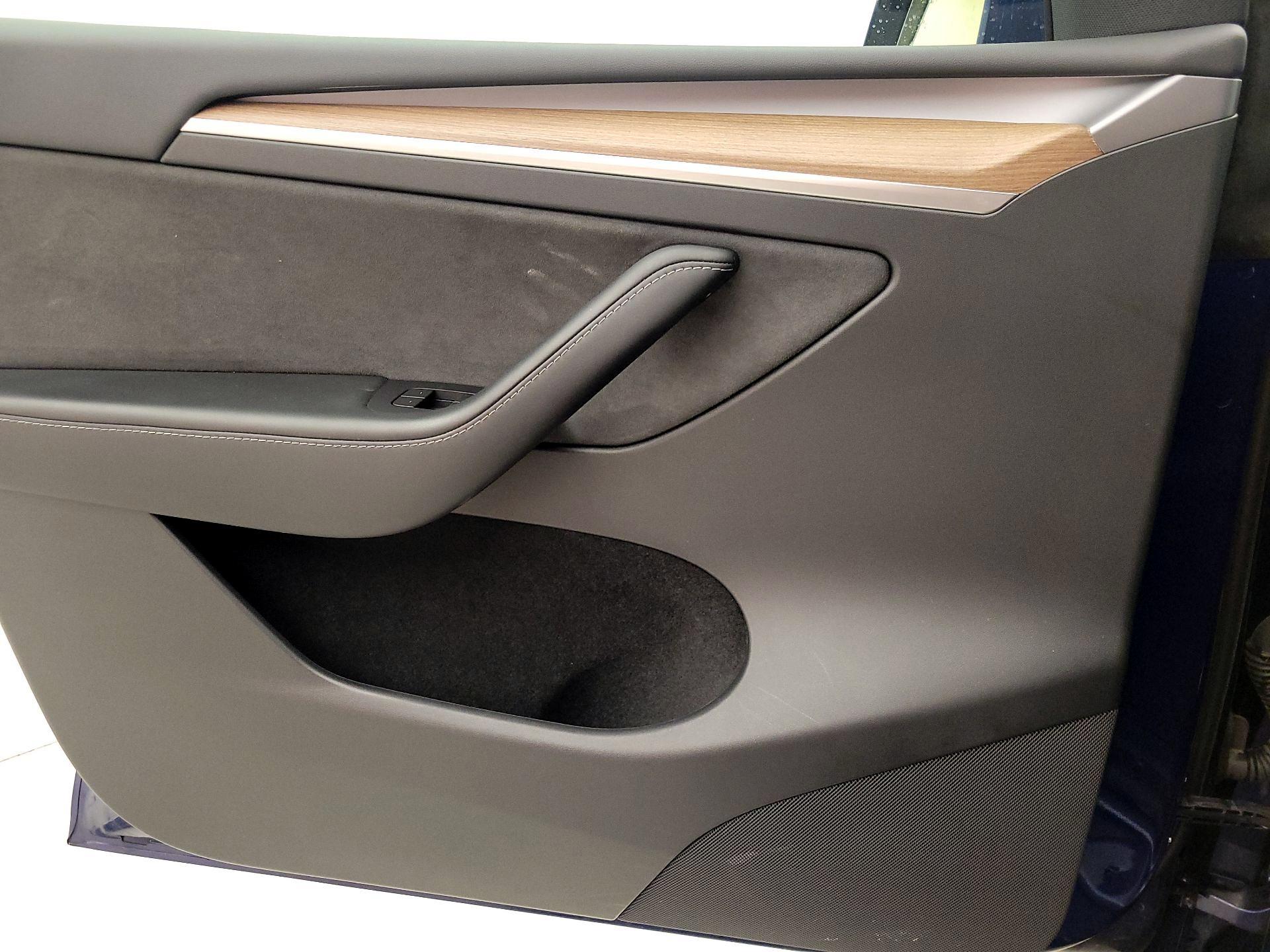 Thumbnail: 2023 Tesla Model Y - 12