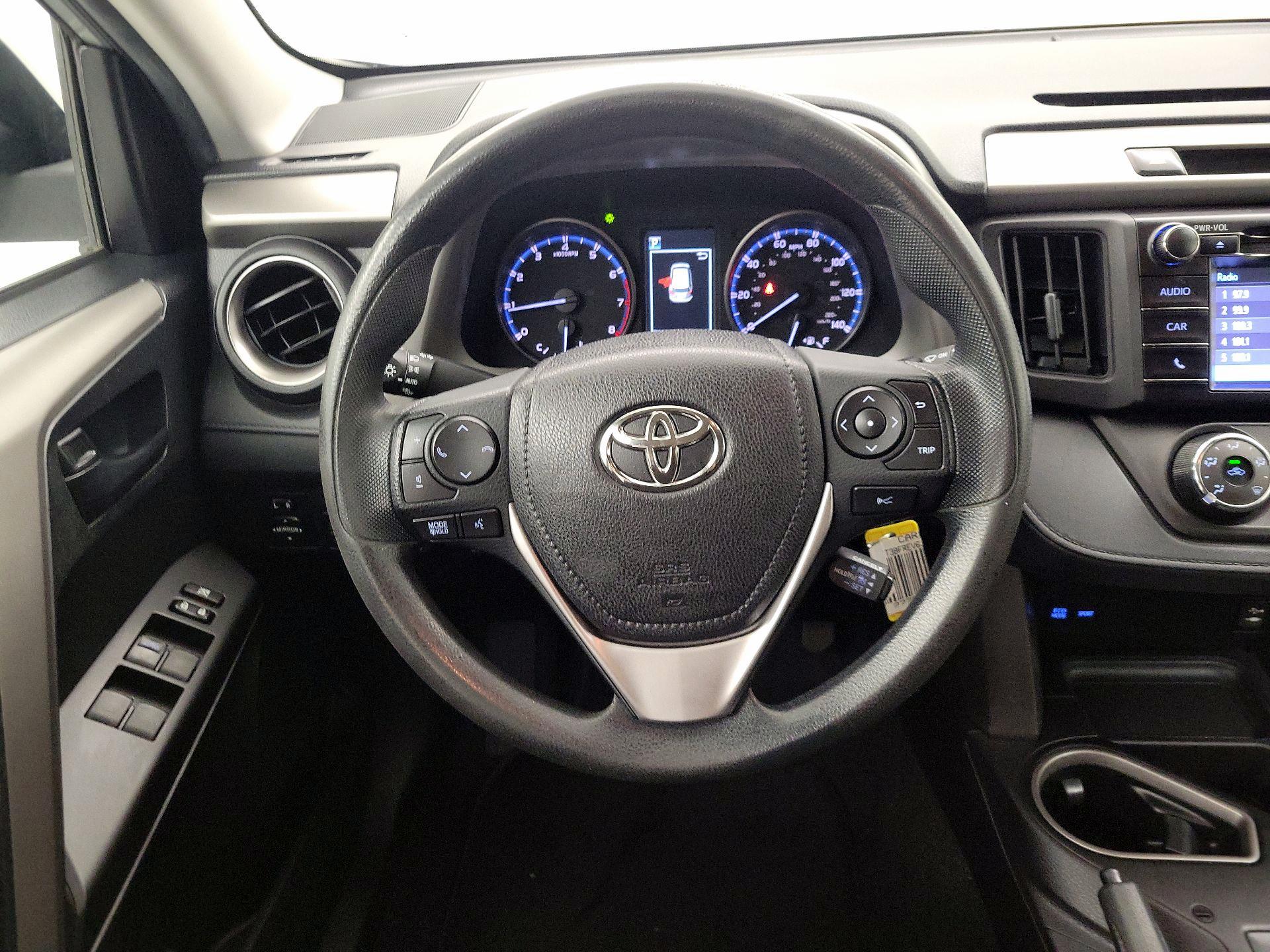 Thumbnail: 2018 Toyota RAV4 - 10
