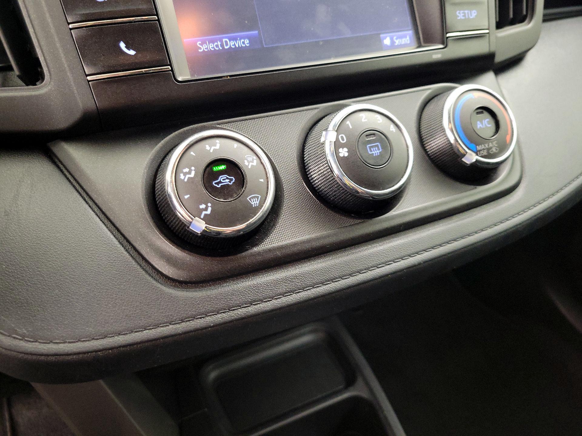 Thumbnail: 2018 Toyota RAV4 - 16