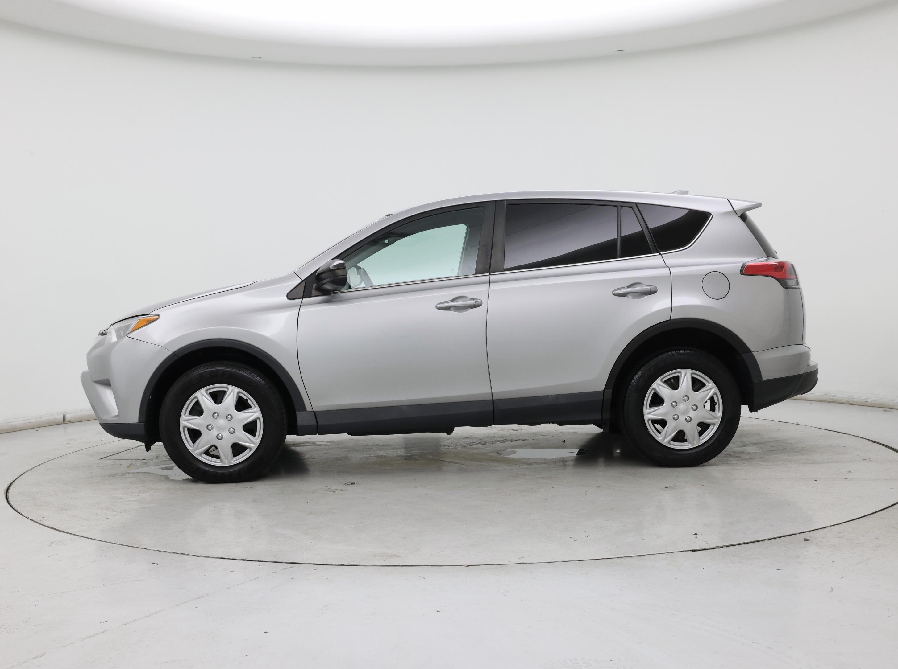 Thumbnail: 2018 Toyota RAV4 - 3