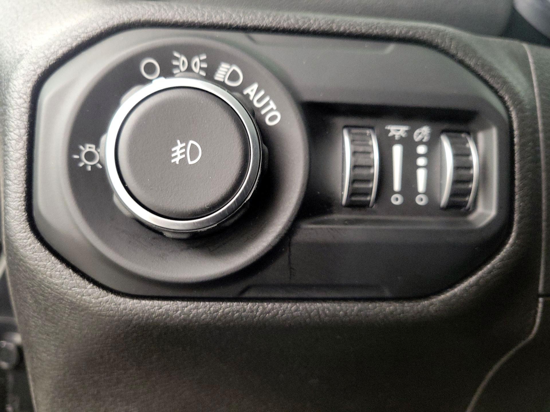 Thumbnail: 2019 Jeep Wrangler - 13