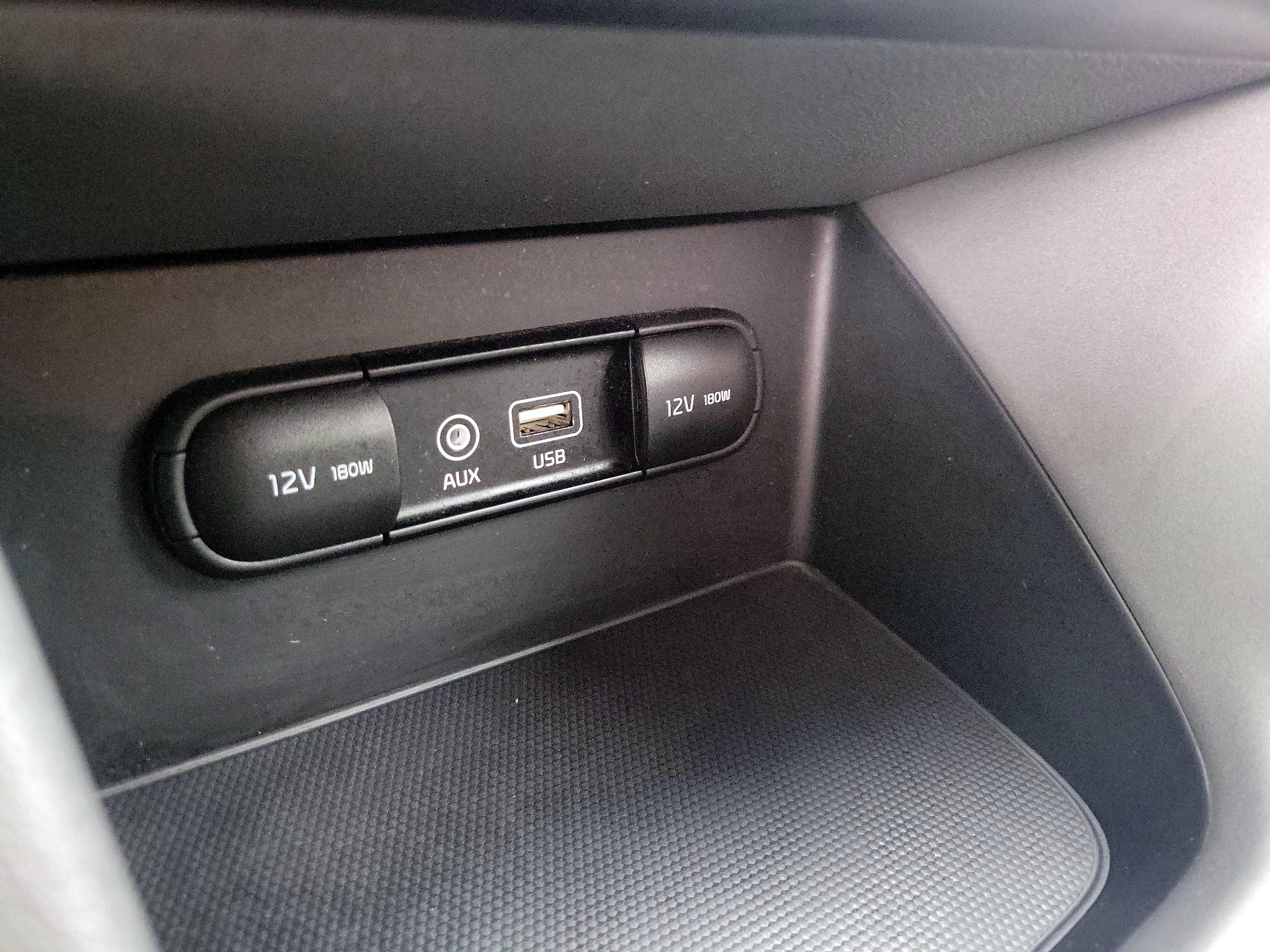 Thumbnail: 2019 Kia Niro - 16