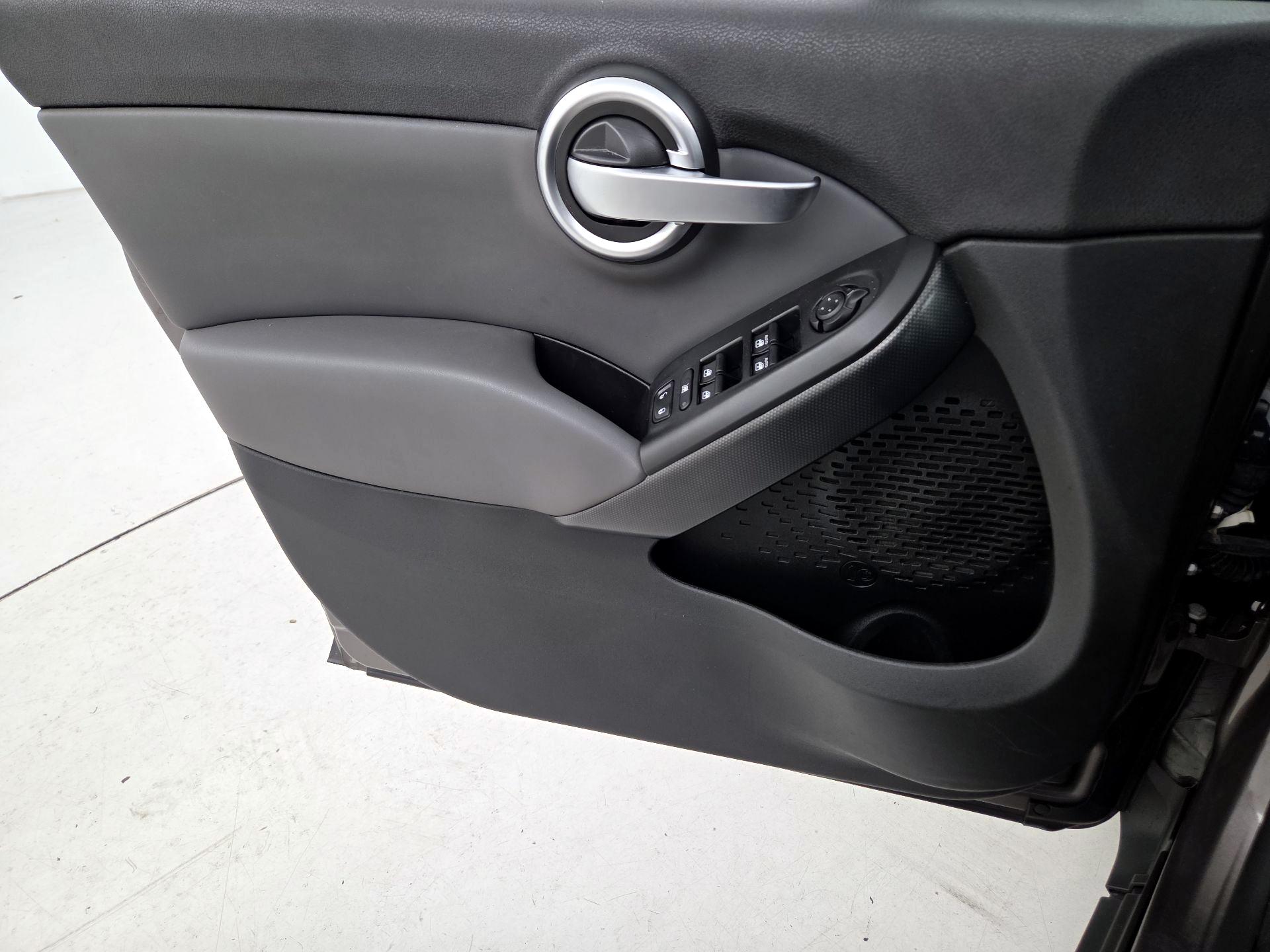 Thumbnail: 2016 Fiat 500X - 12
