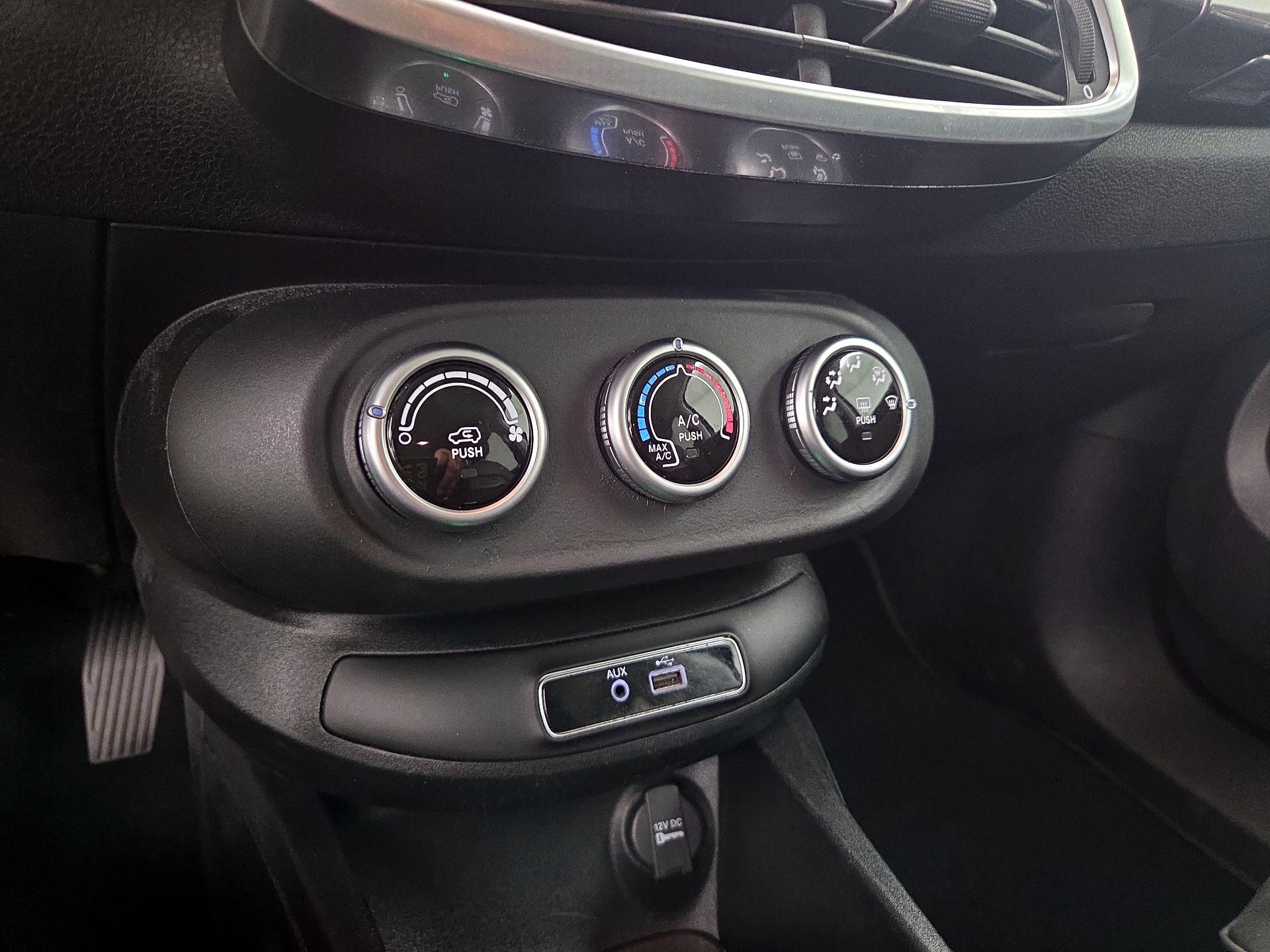 Thumbnail: 2016 Fiat 500X - 16