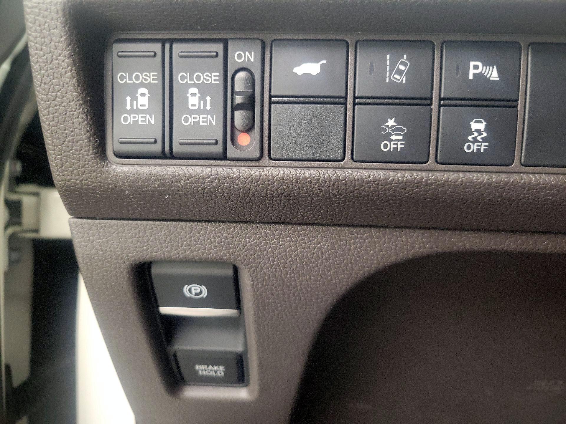 Thumbnail: 2018 Honda Odyssey - 13