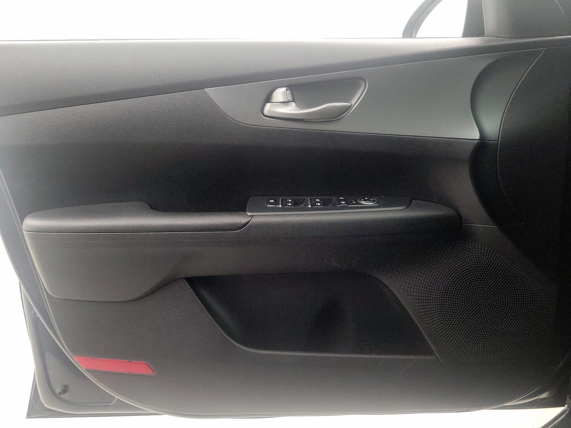 Thumbnail: 2020 Kia Forte - 12