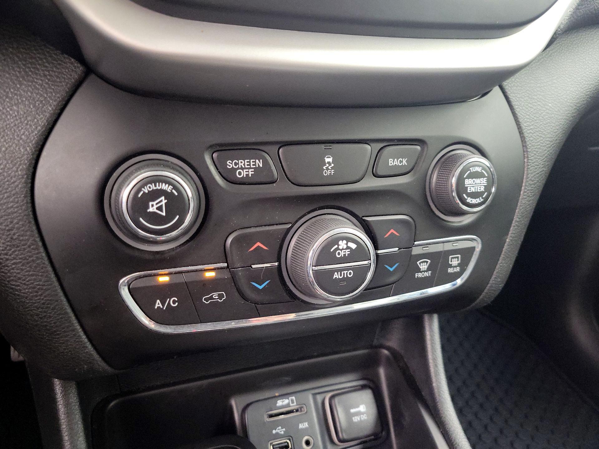 Thumbnail: 2014 Jeep Cherokee - 17
