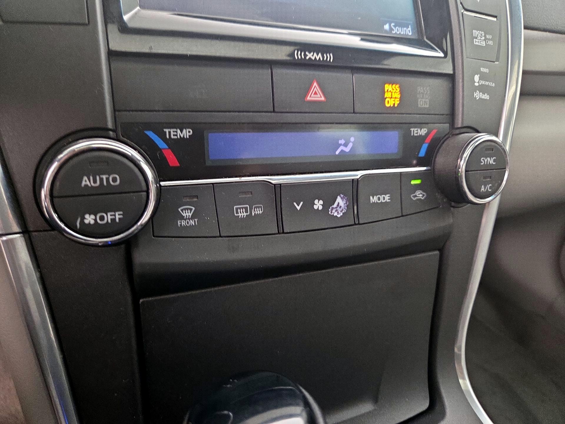 Thumbnail: 2016 Toyota Camry - 17