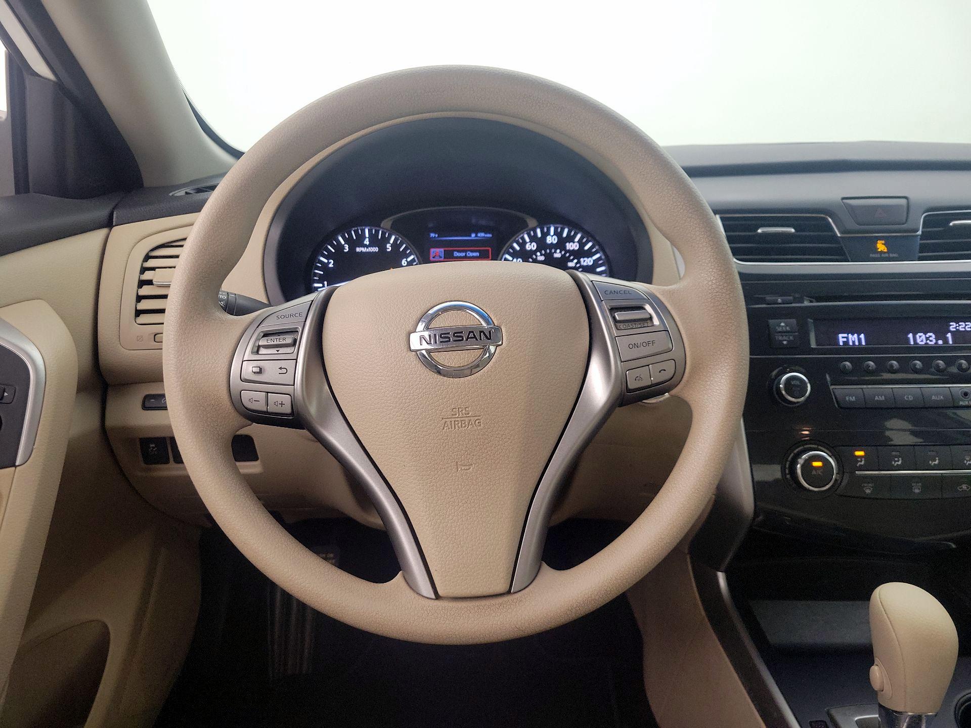 Thumbnail: 2015 Nissan Altima - 10