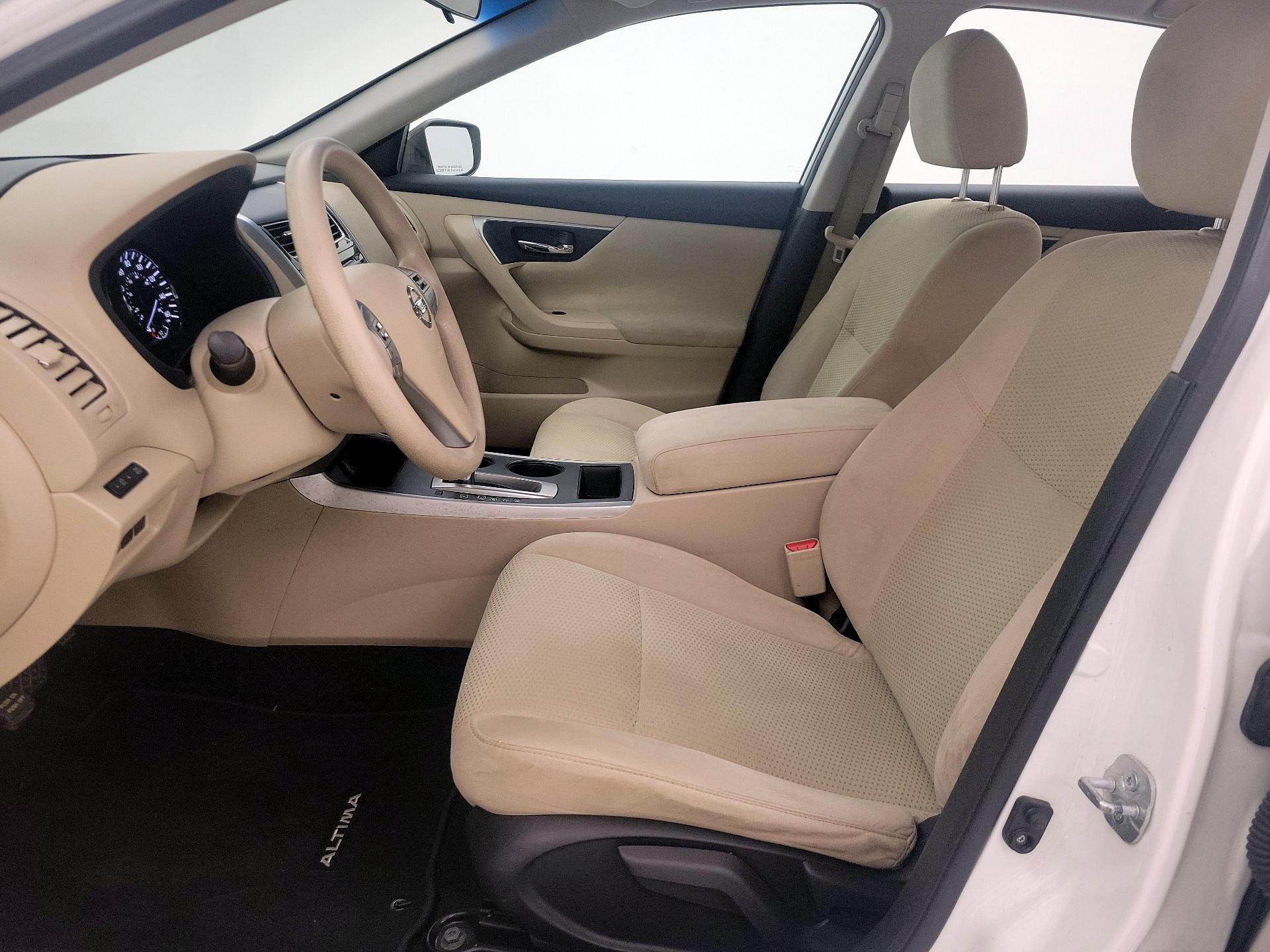 Thumbnail: 2015 Nissan Altima - 11