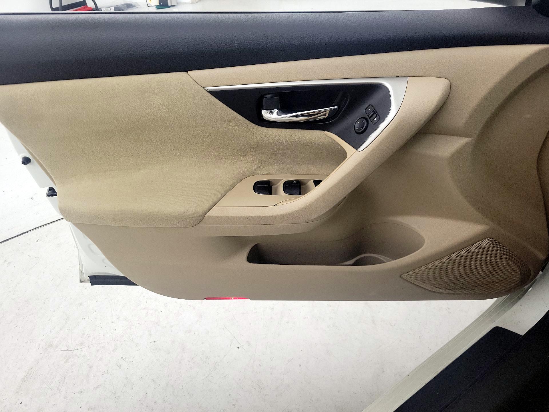 Thumbnail: 2015 Nissan Altima - 12