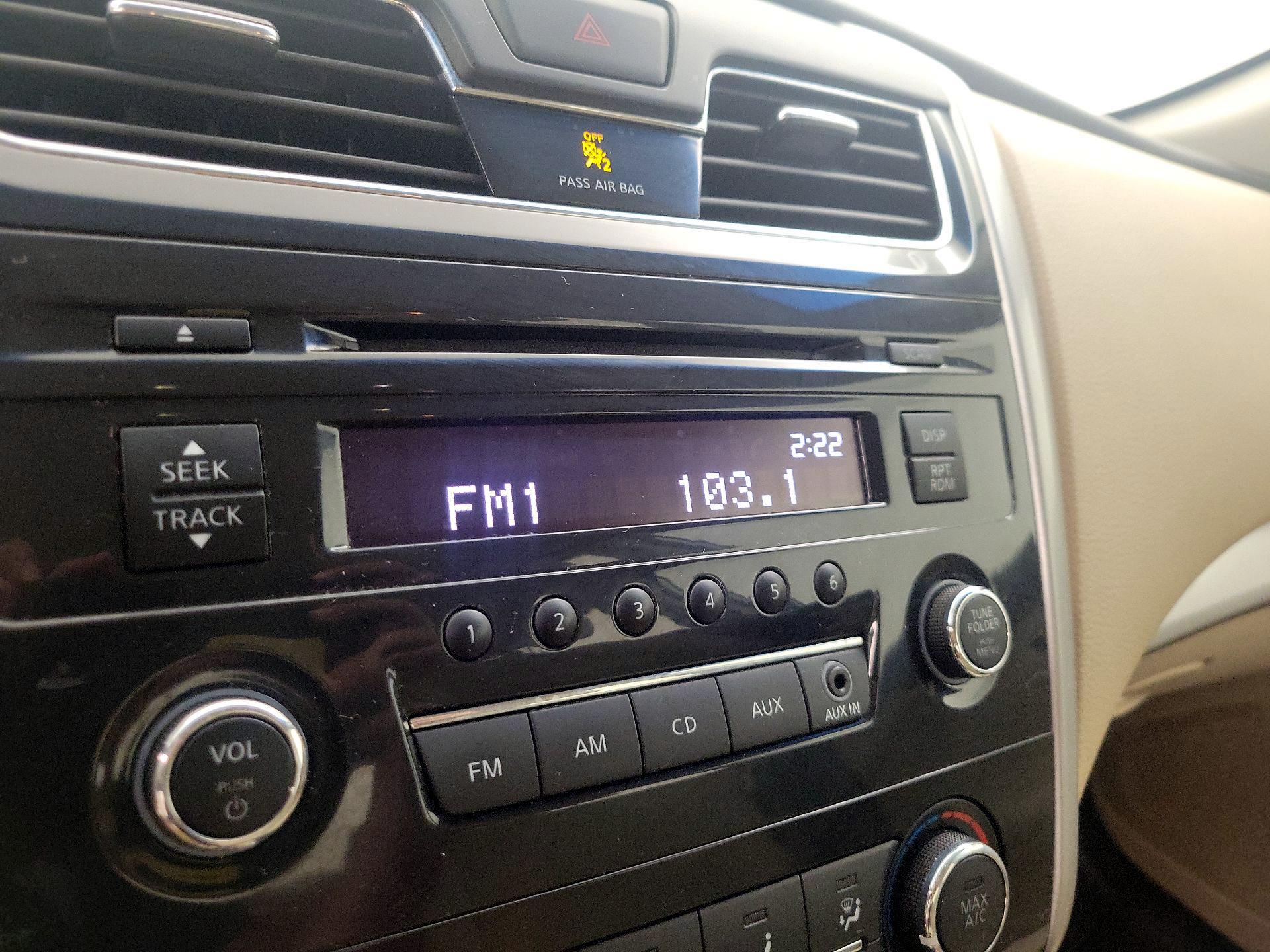 Thumbnail: 2015 Nissan Altima - 14
