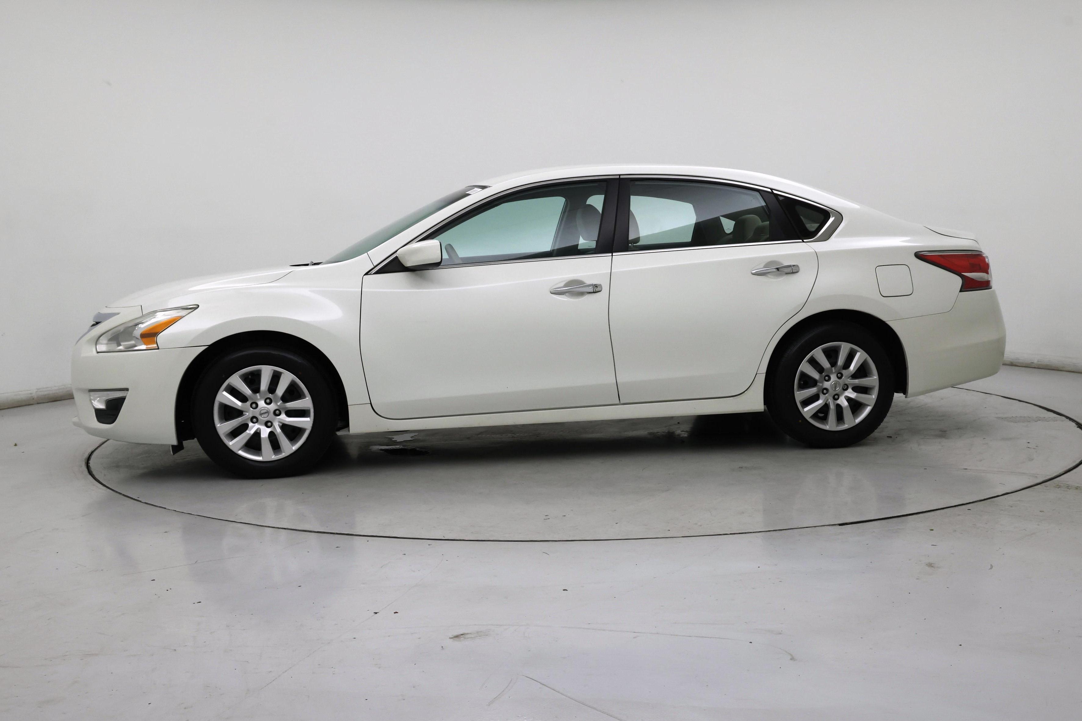 Thumbnail: 2015 Nissan Altima - 3
