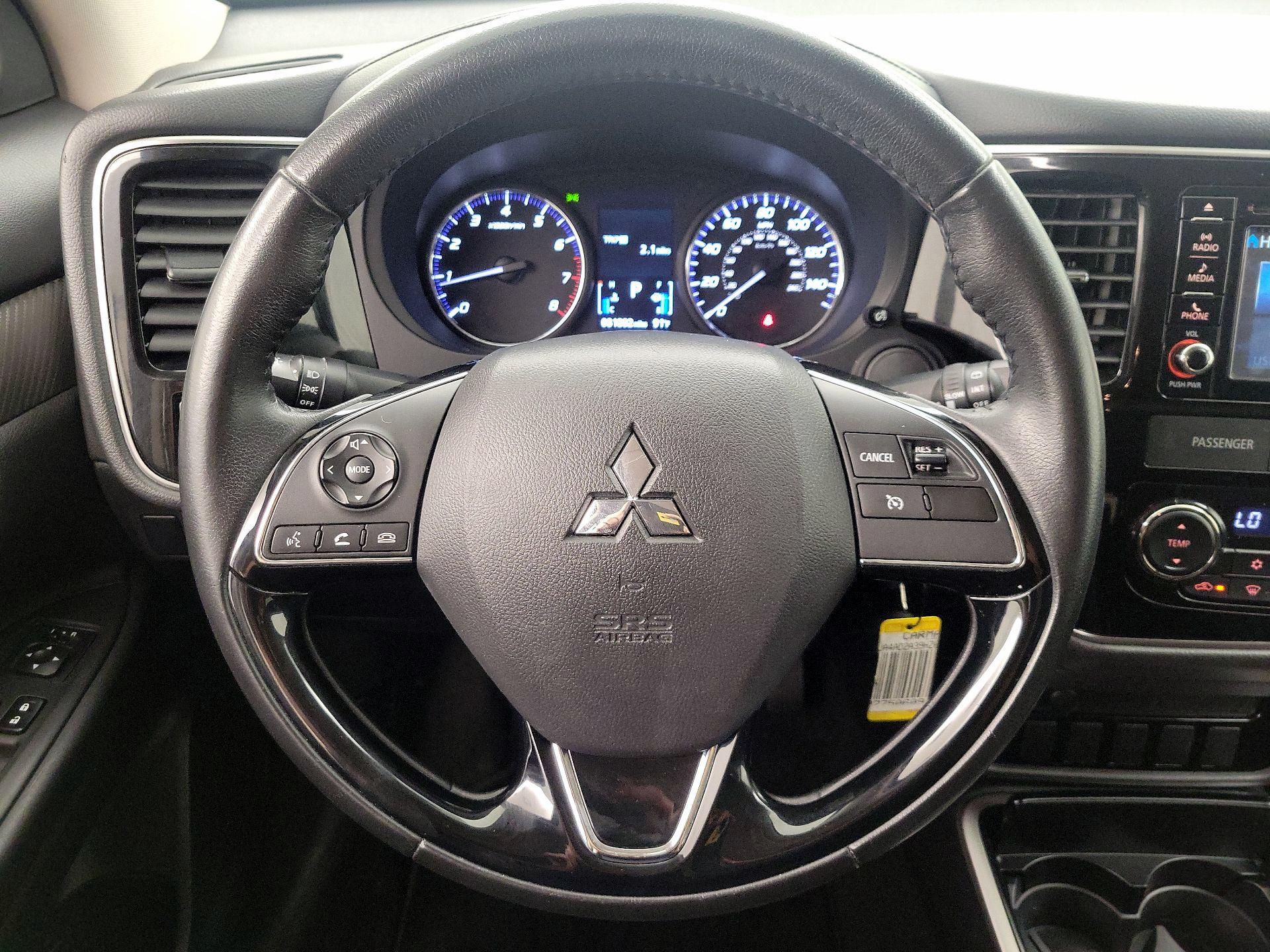 Thumbnail: 2017 Mitsubishi Outlander - 10