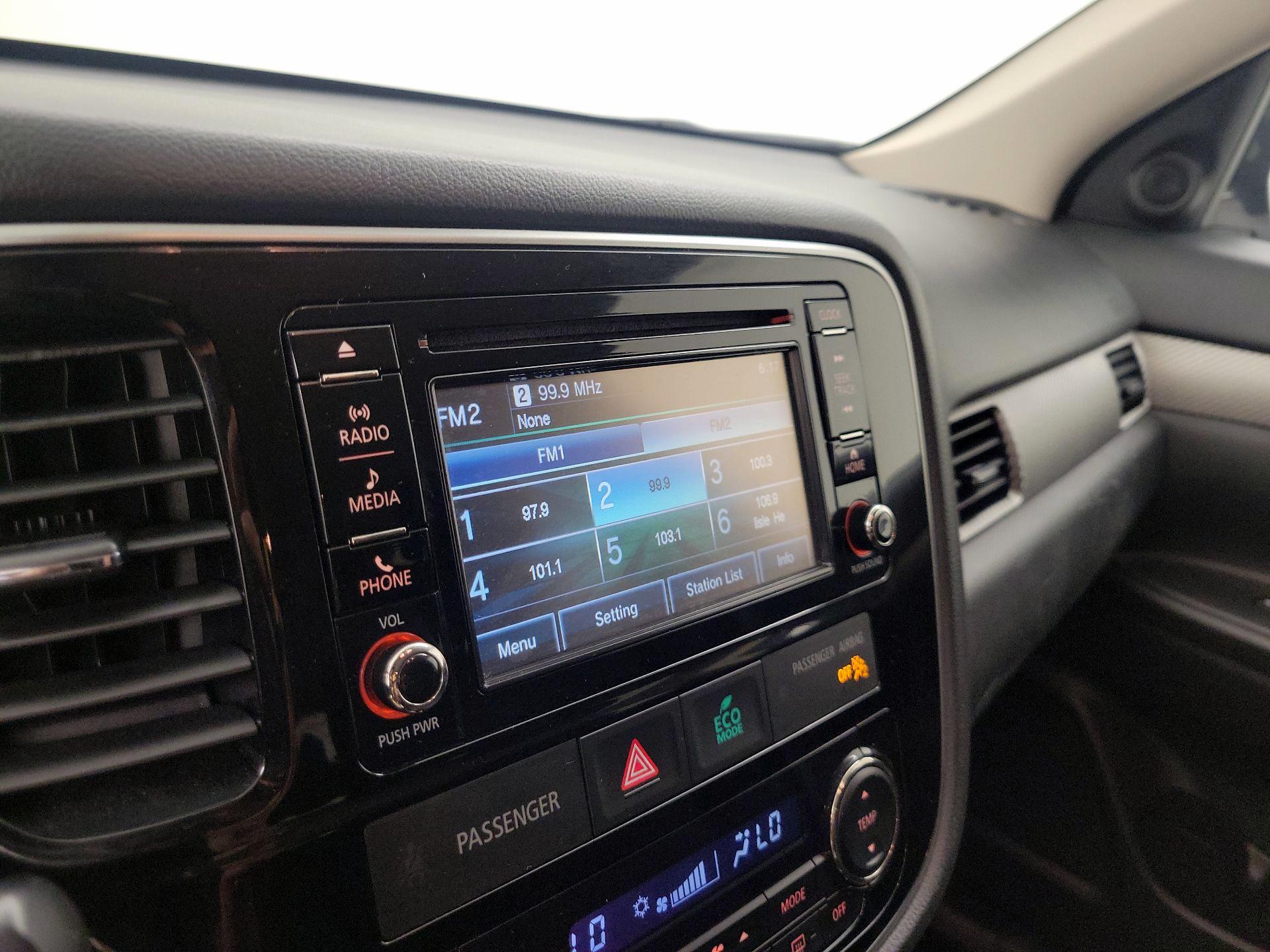 Thumbnail: 2017 Mitsubishi Outlander - 15