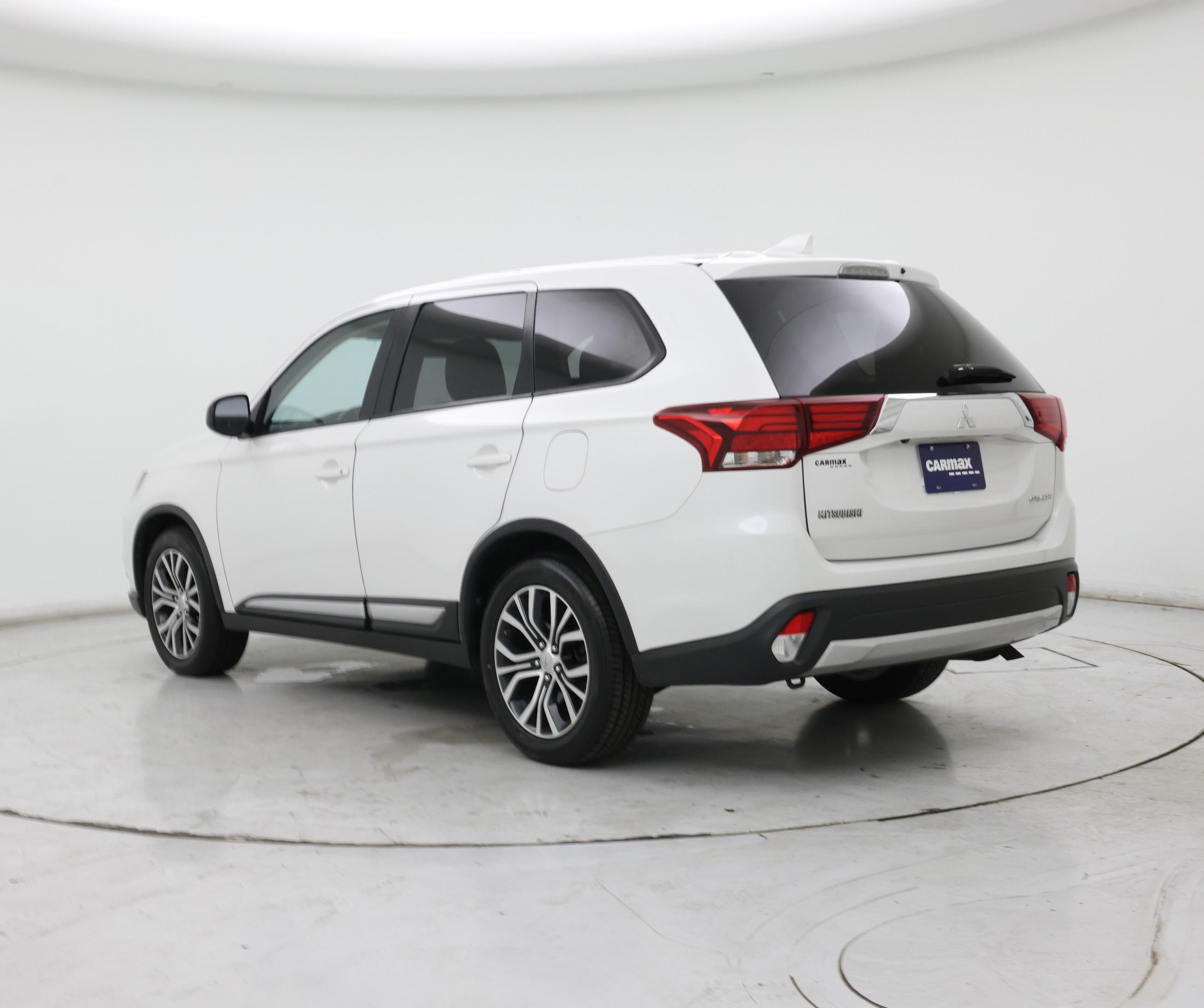 Thumbnail: 2017 Mitsubishi Outlander - 2