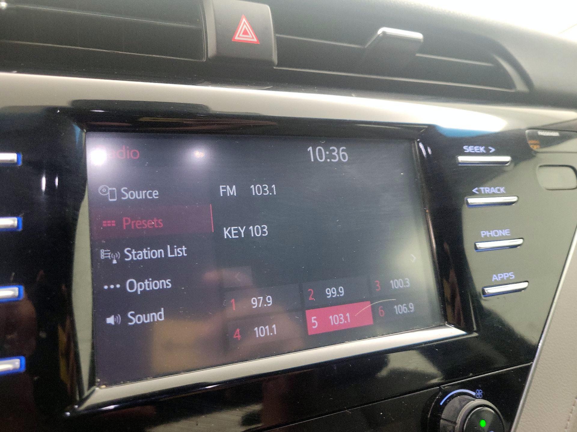 Thumbnail: 2018 Toyota Camry - 15