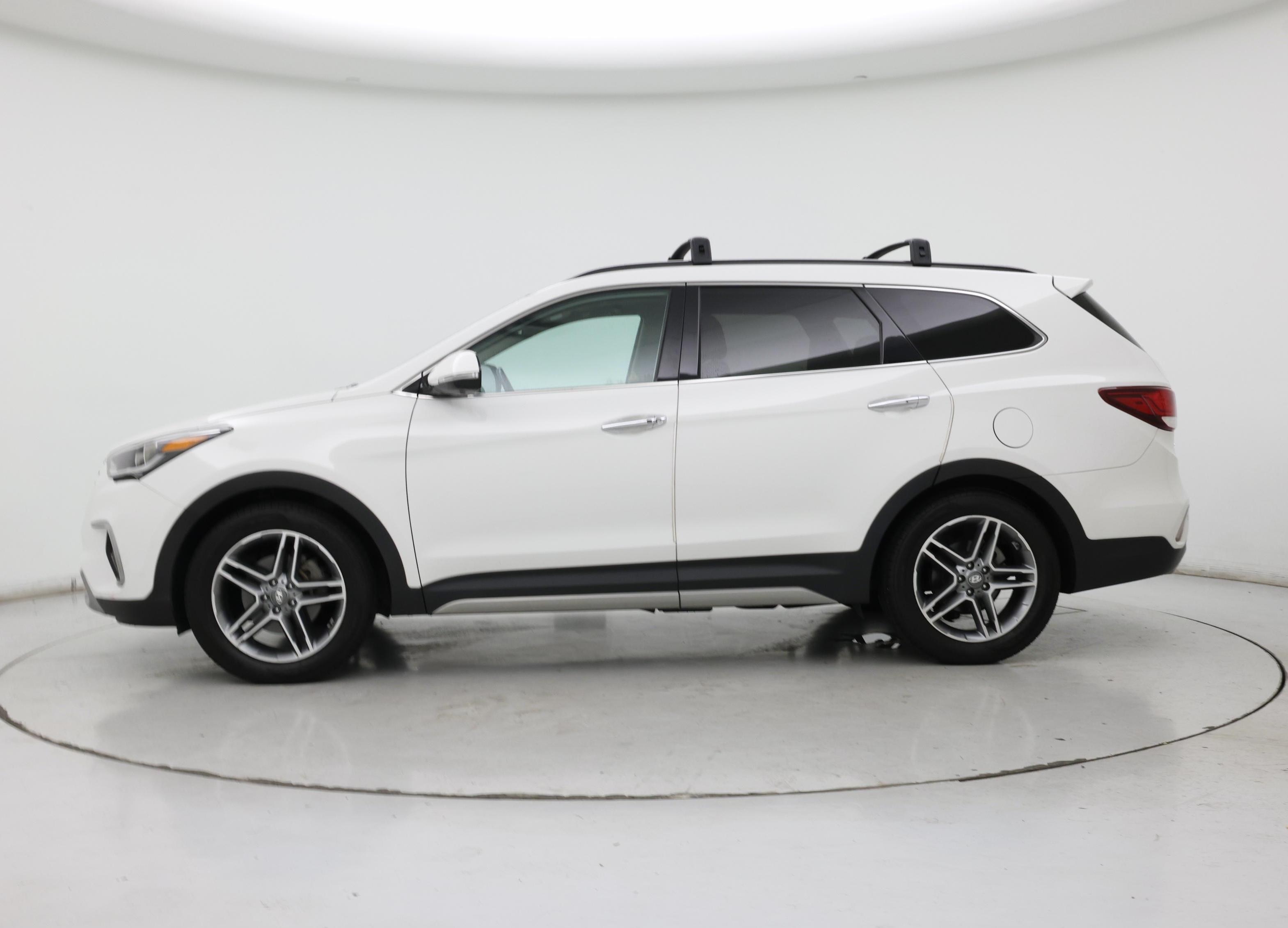Thumbnail: 2019 Hyundai Santa Fe - 3