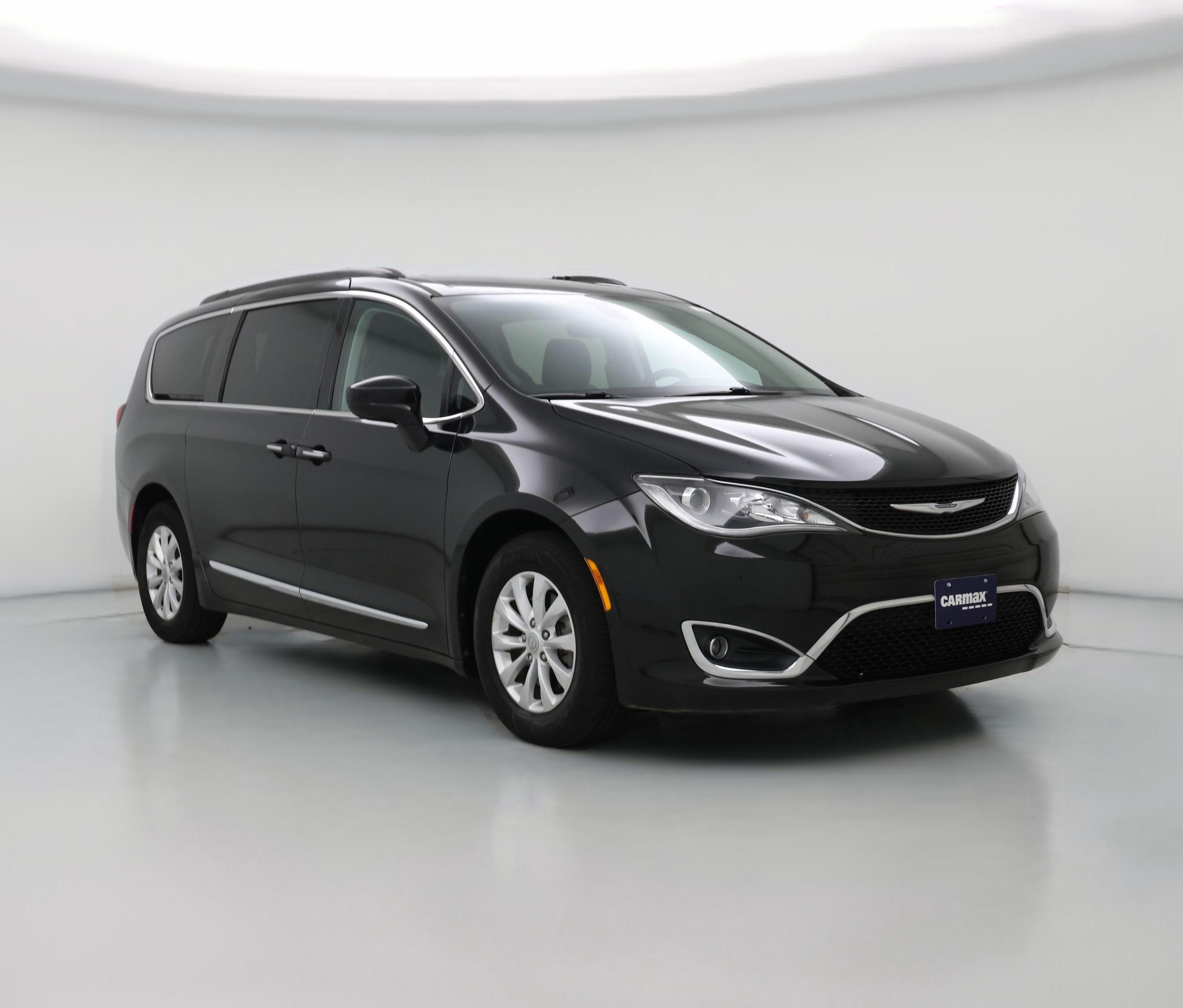 Thumbnail: 2017 Chrysler Pacifica - 1