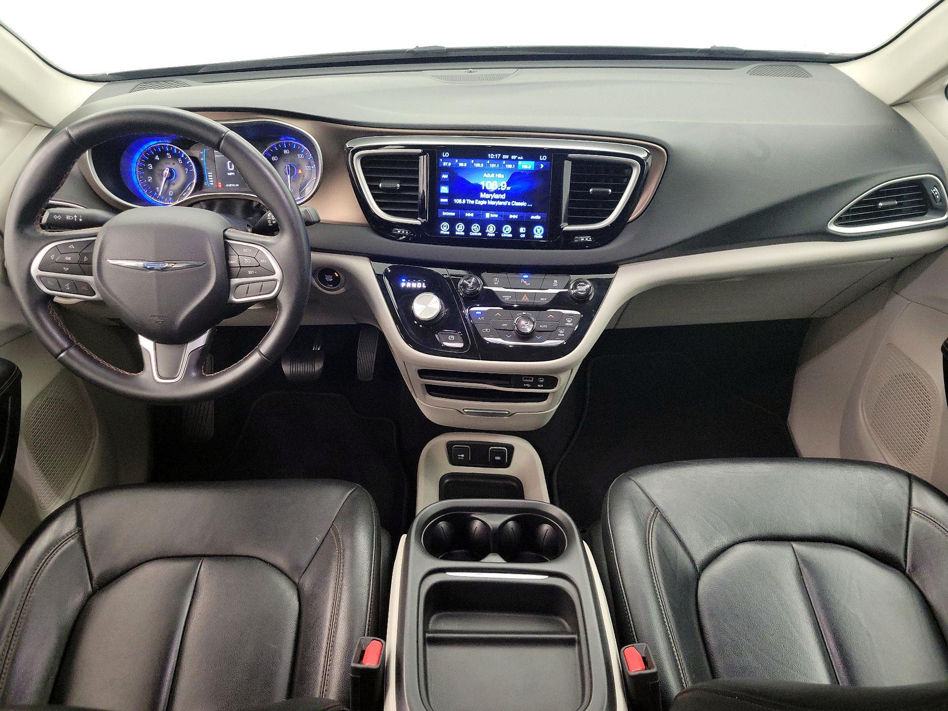 Thumbnail: 2017 Chrysler Pacifica - 9