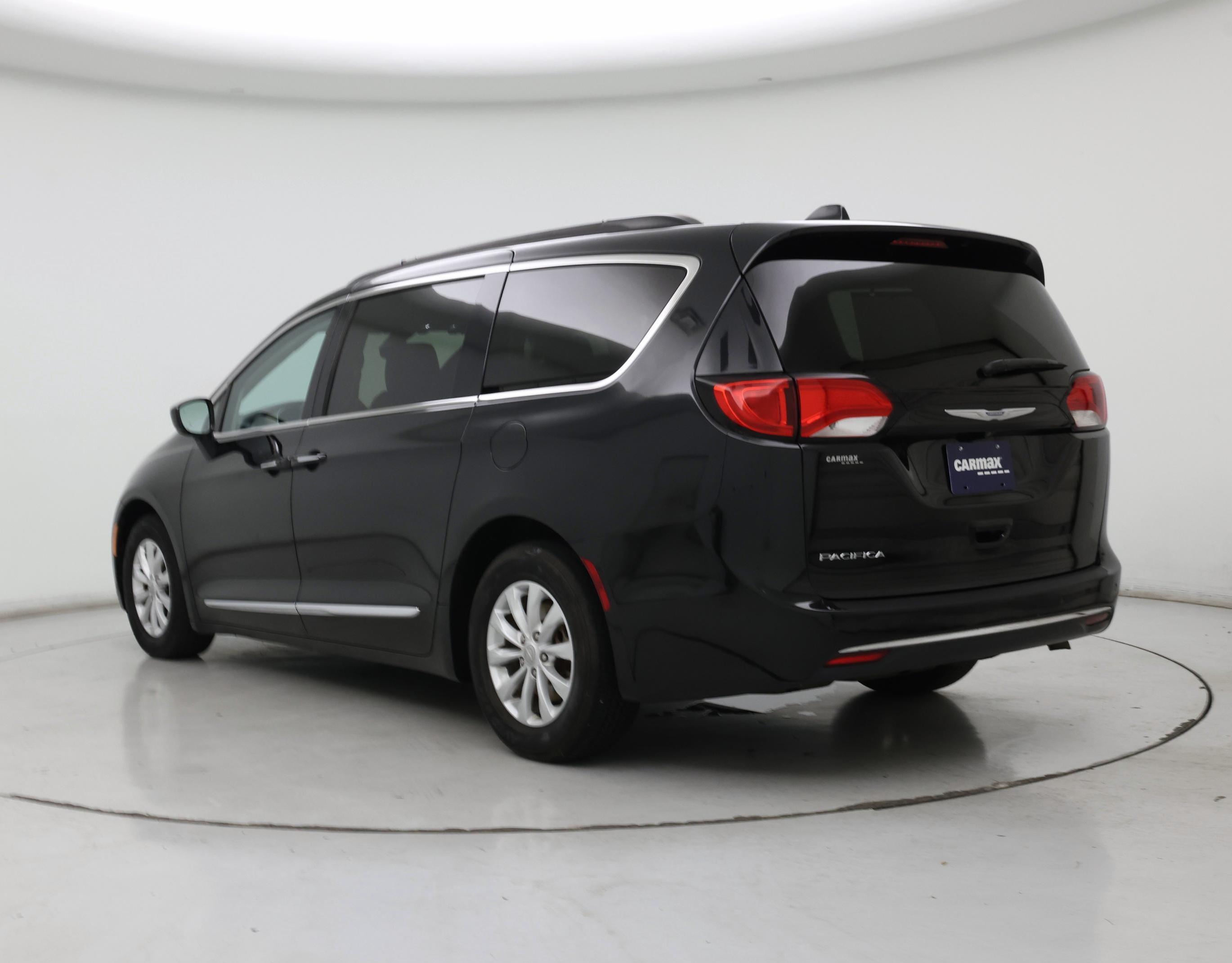 Thumbnail: 2017 Chrysler Pacifica - 2